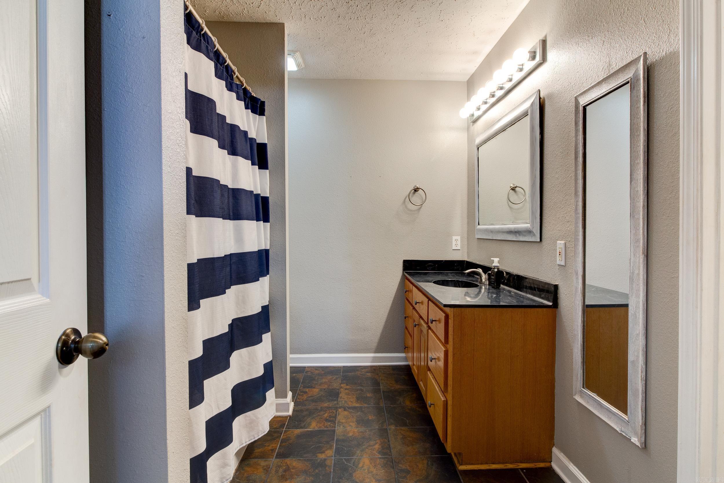 104 Meadowview Cir Circle