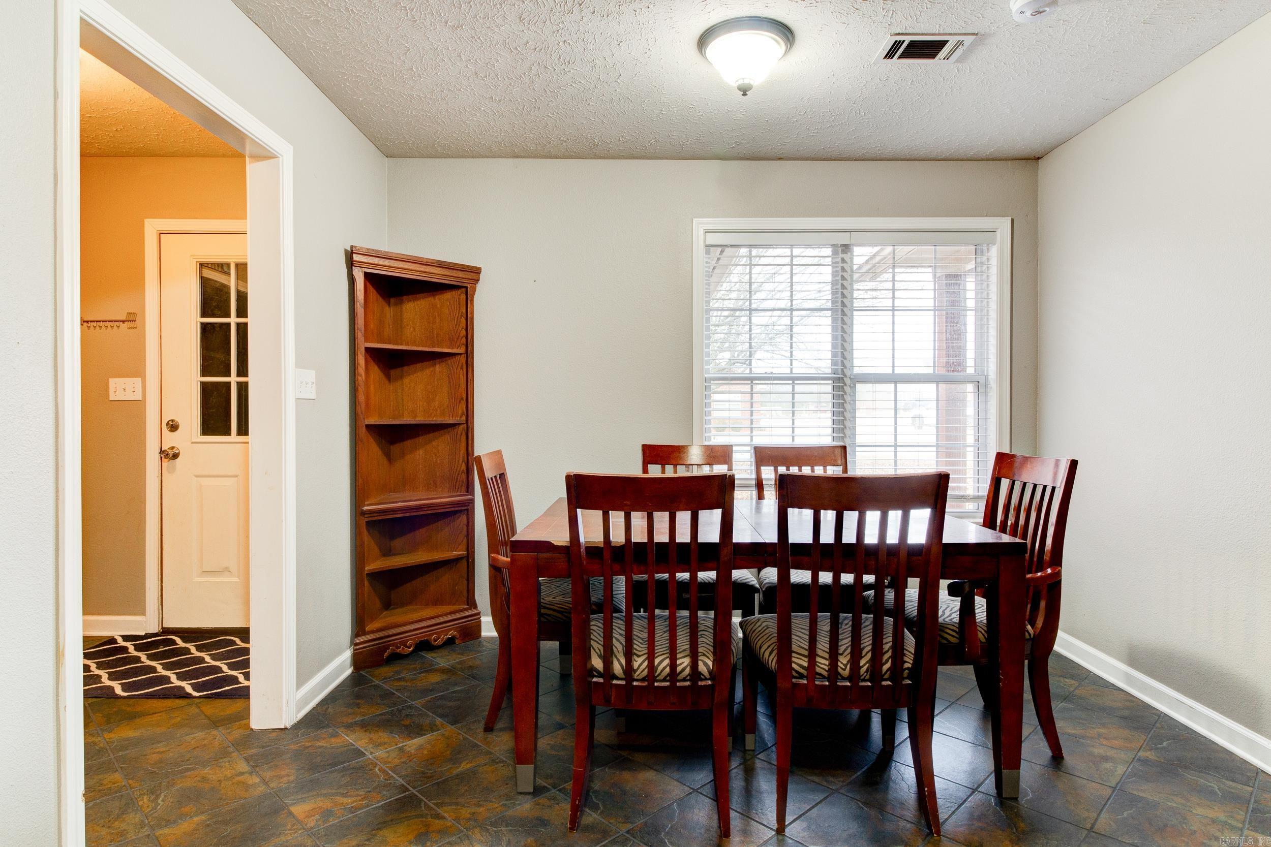 104 Meadowview Cir Circle