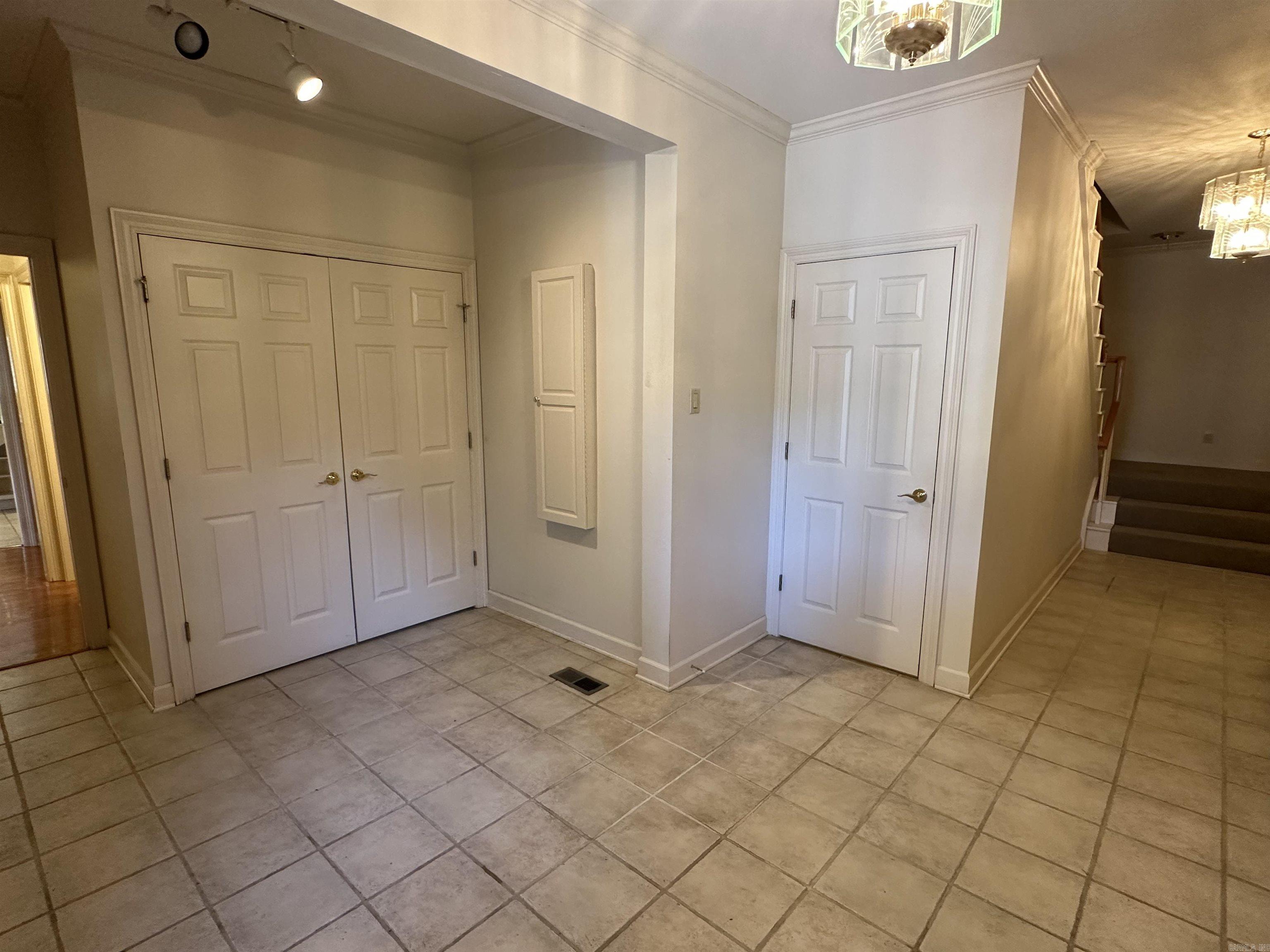 2975 W Country Club Road