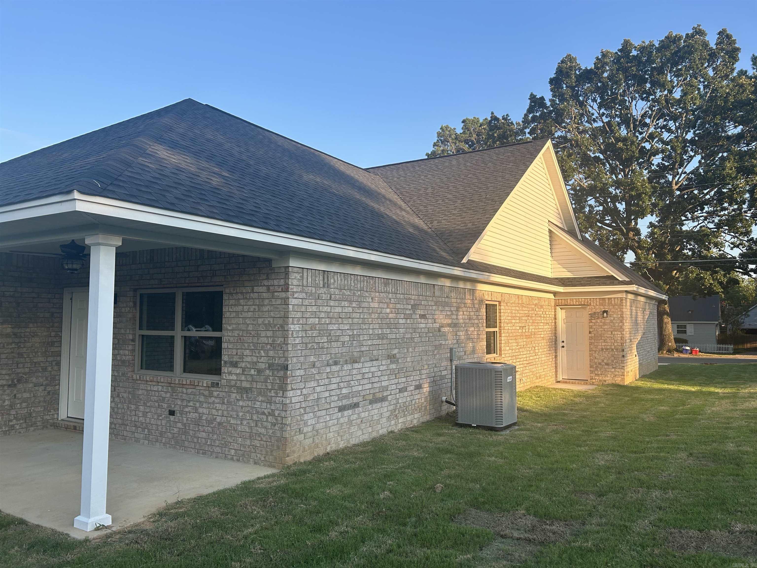 1600 E Market Avenue