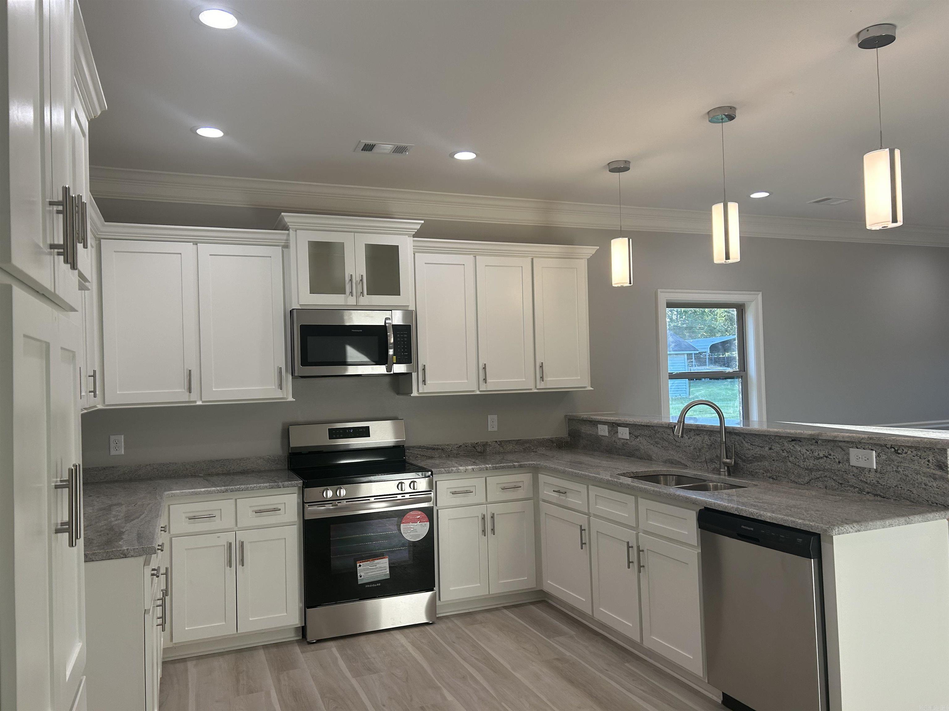 1600 E Market Avenue