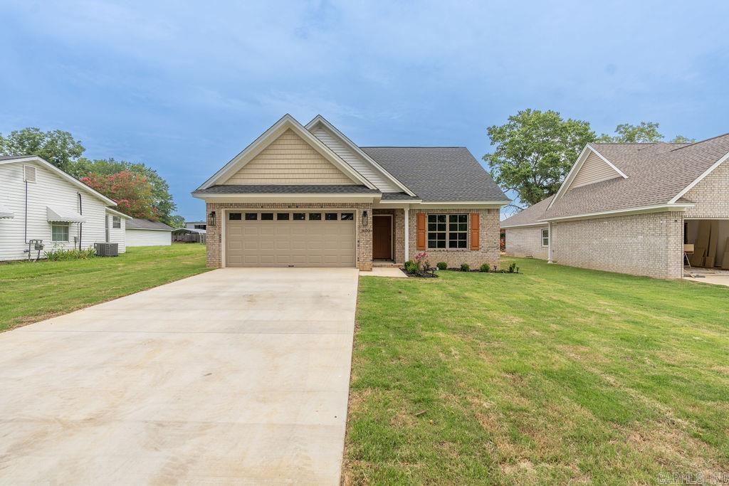 1600 E Market Avenue