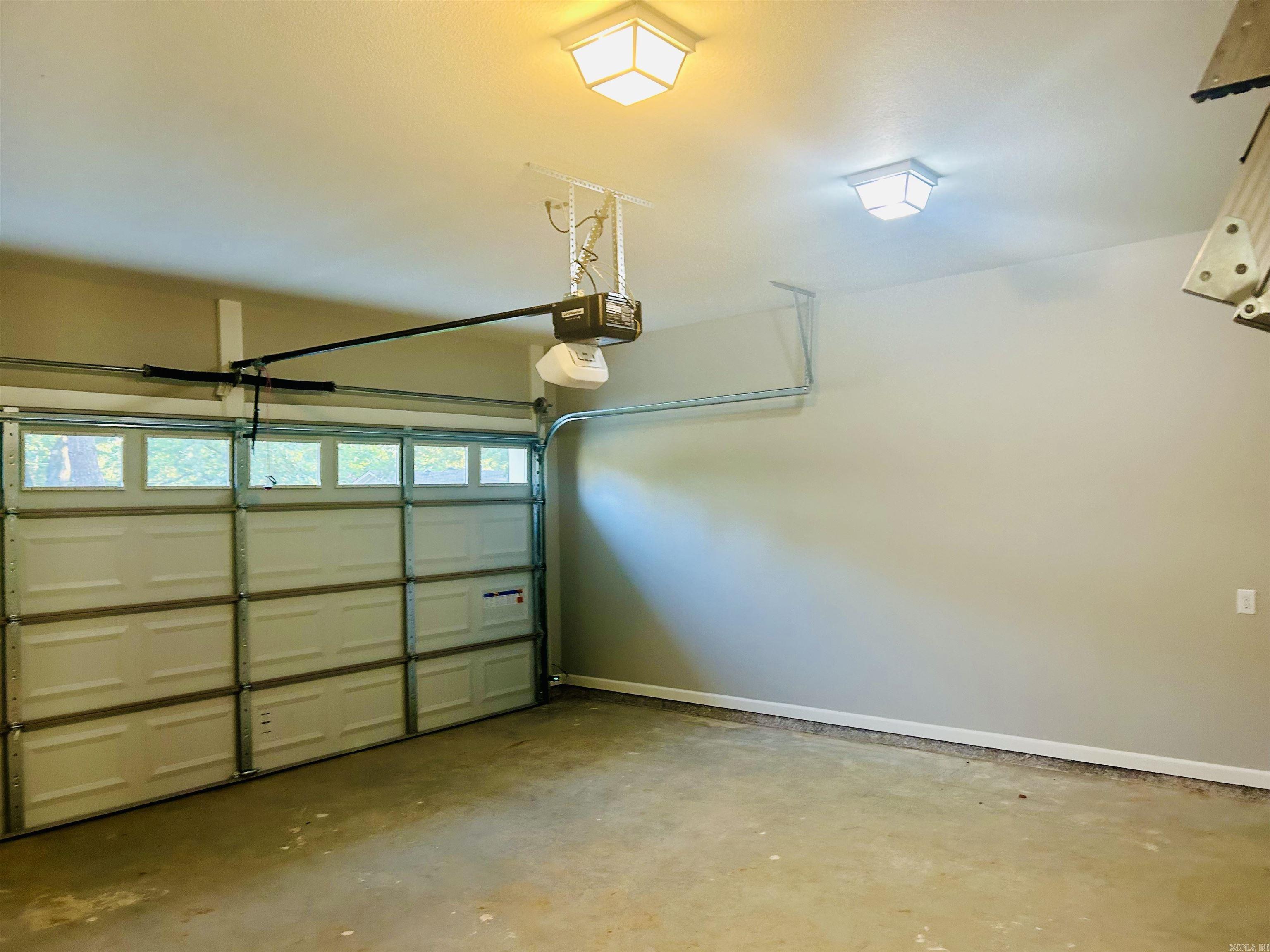 1600 E Market Avenue