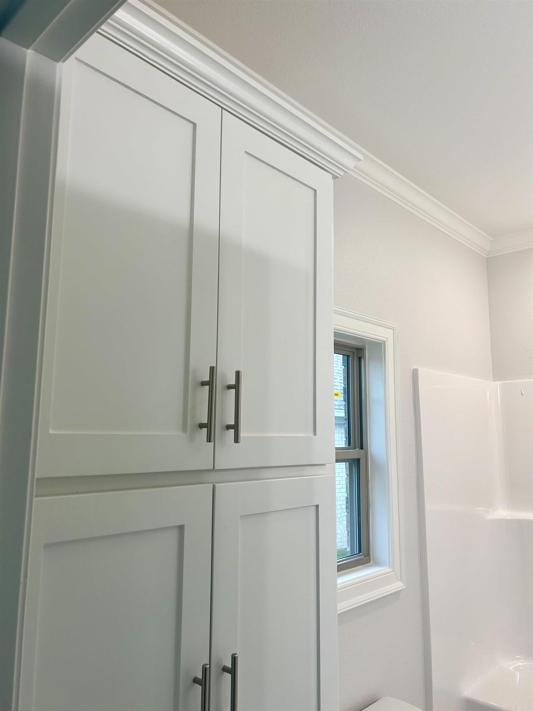 1600 E Market Avenue