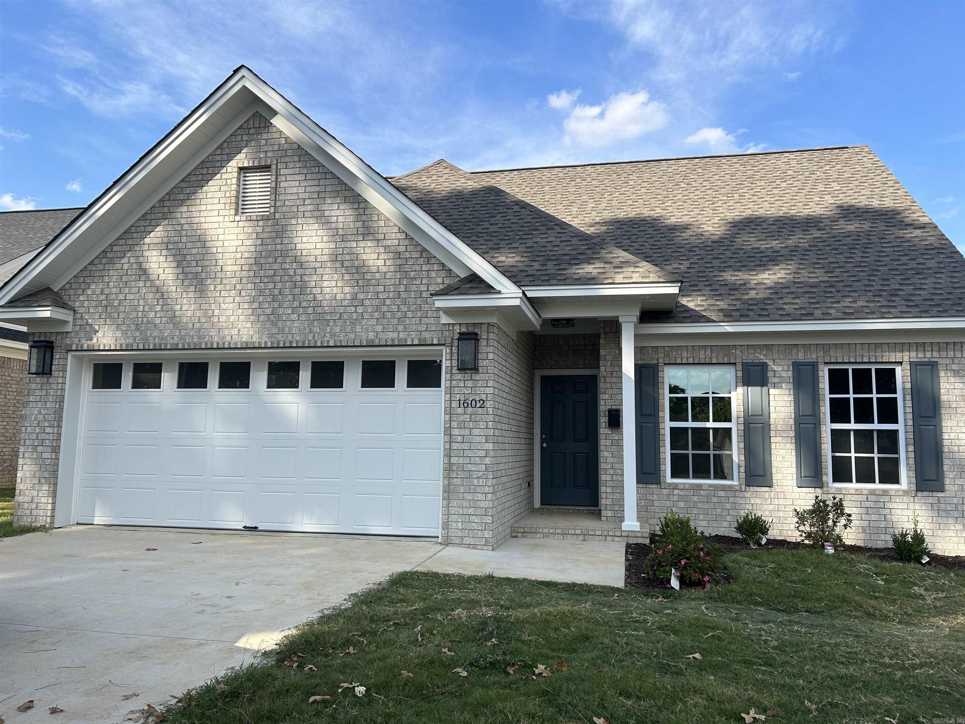 1602 E Market Avenue