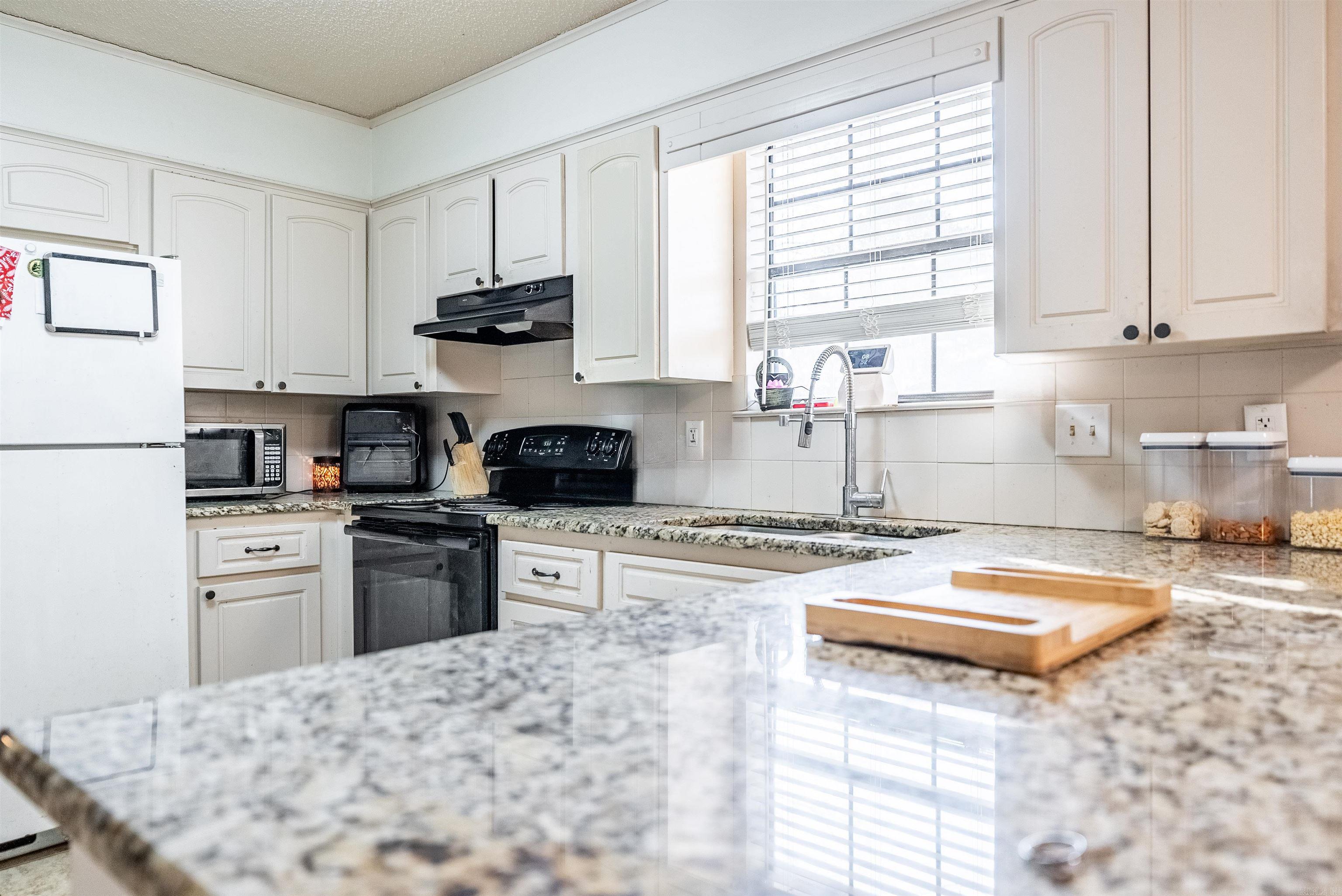 1002 Latigo Trail