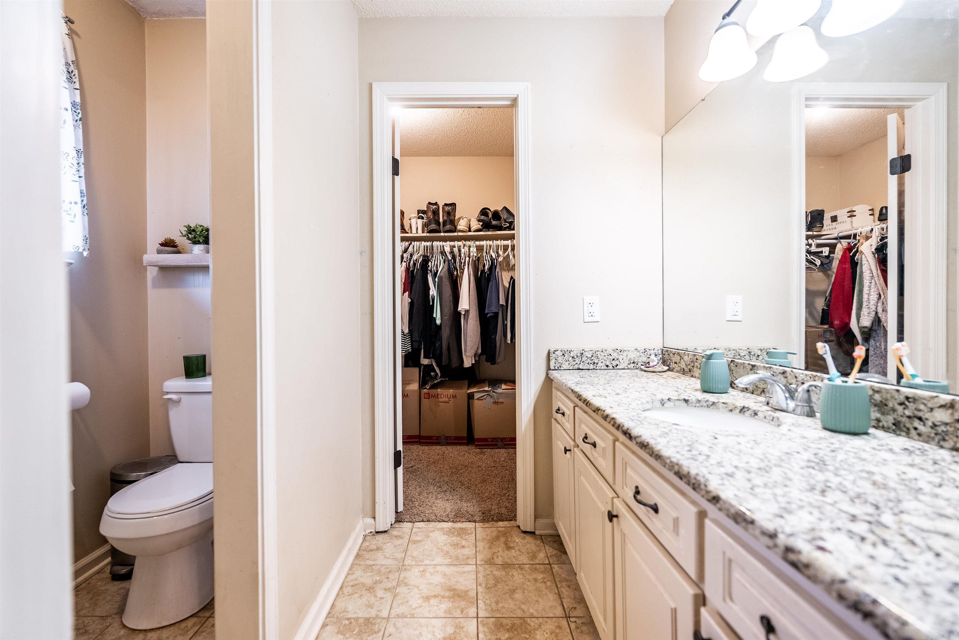 1002 Latigo Trail