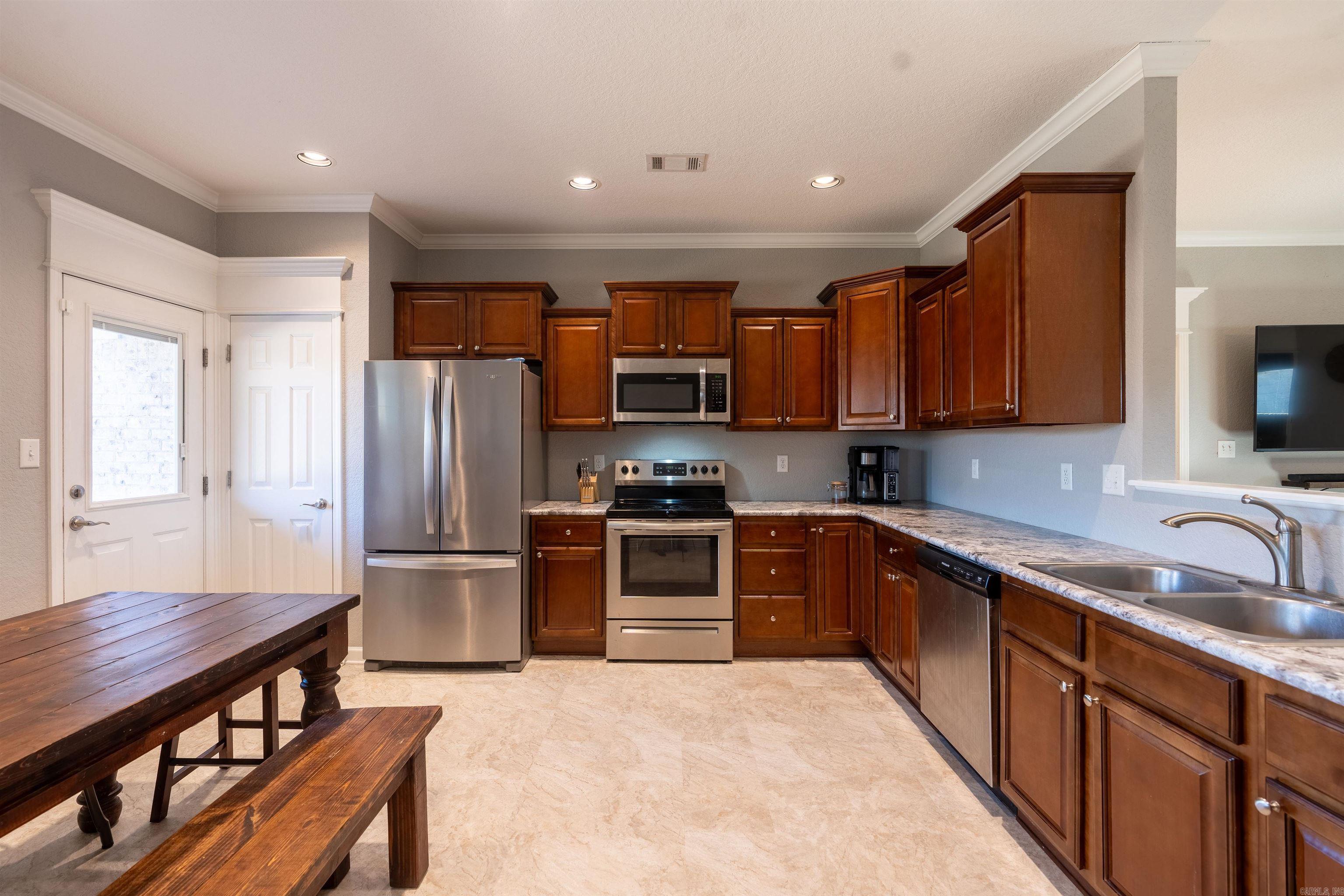 2621 Ridgewood Road