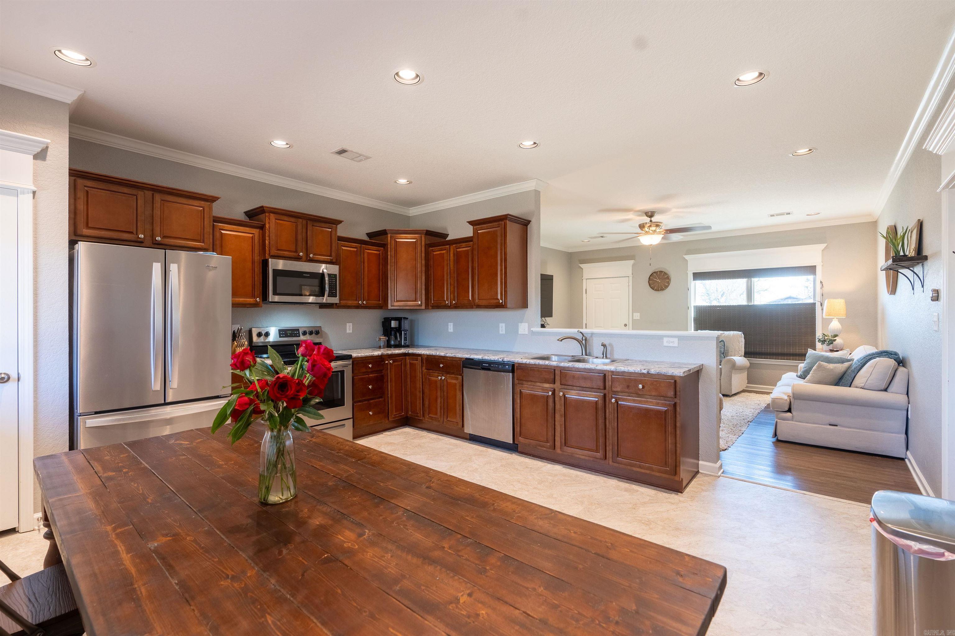2621 Ridgewood Road