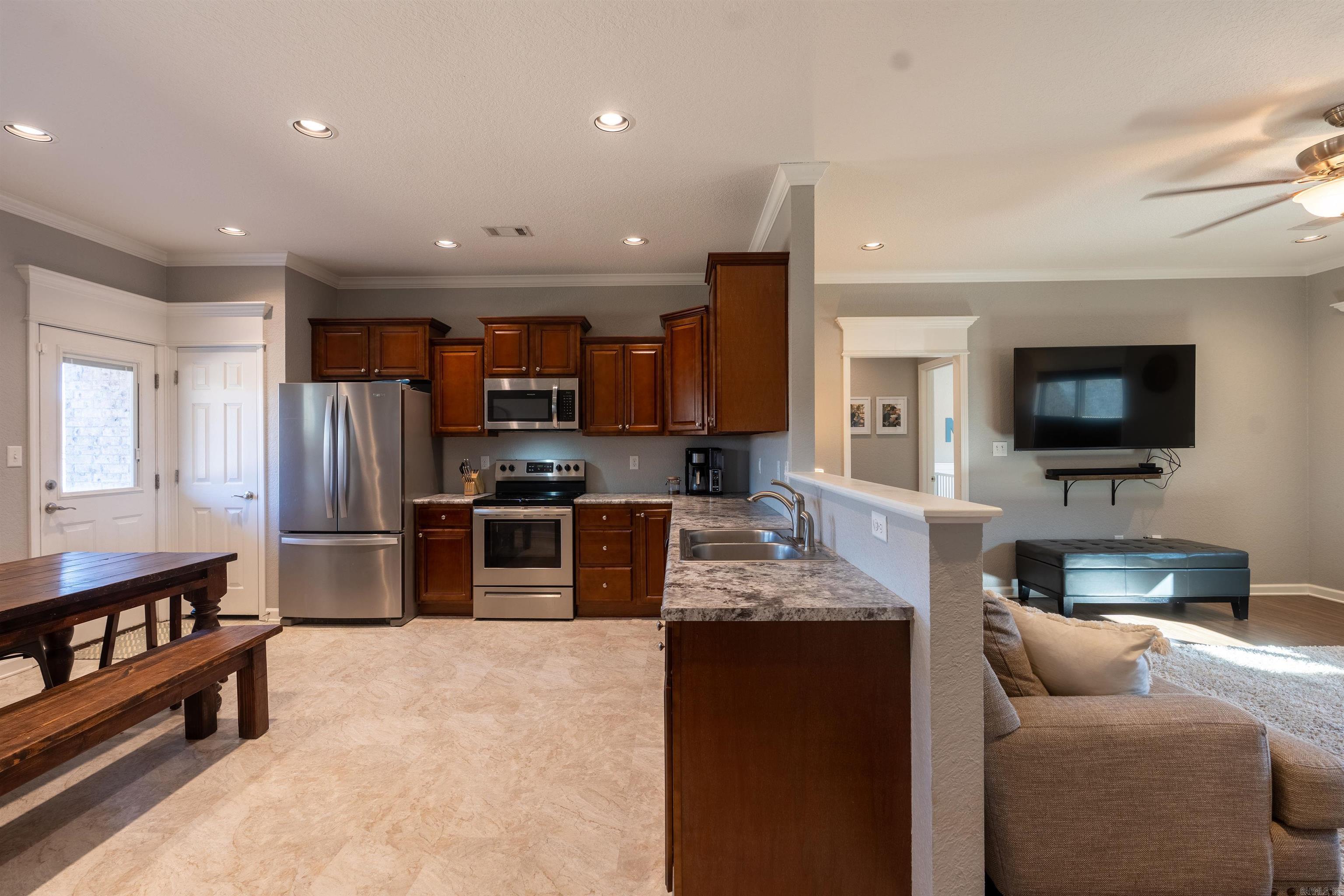 2621 Ridgewood Road