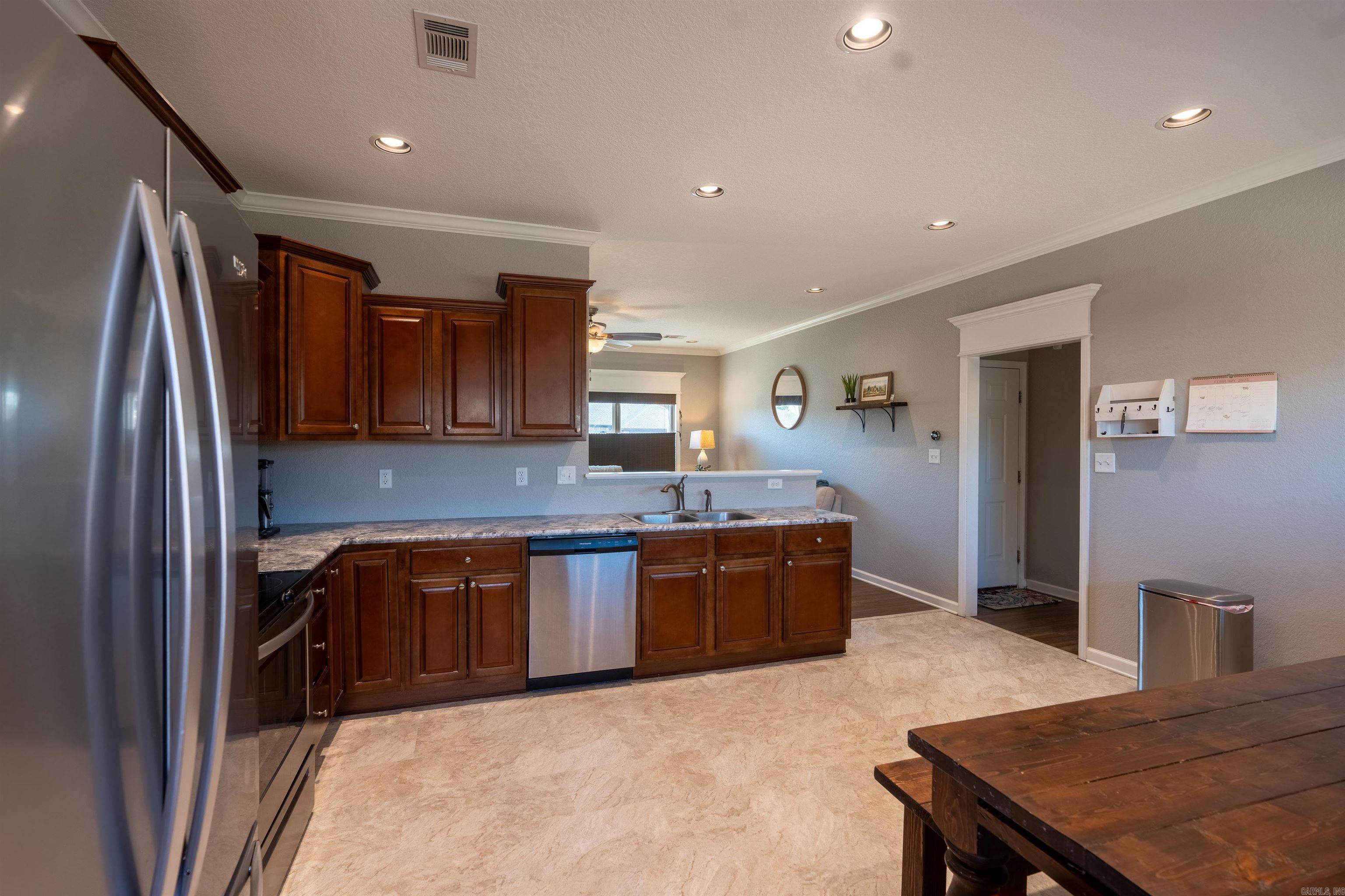 2621 Ridgewood Road