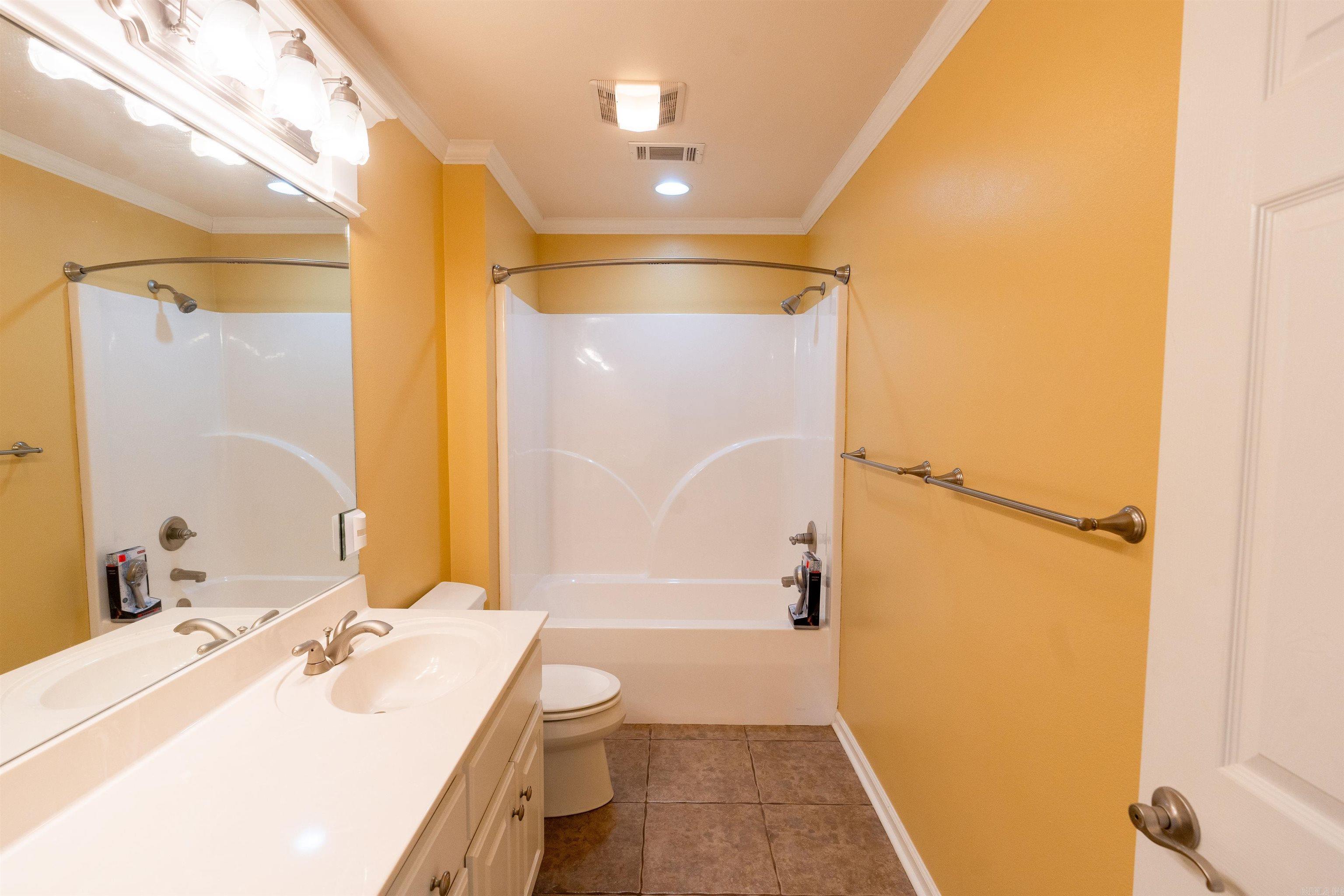 2306 Saxony Boulevard