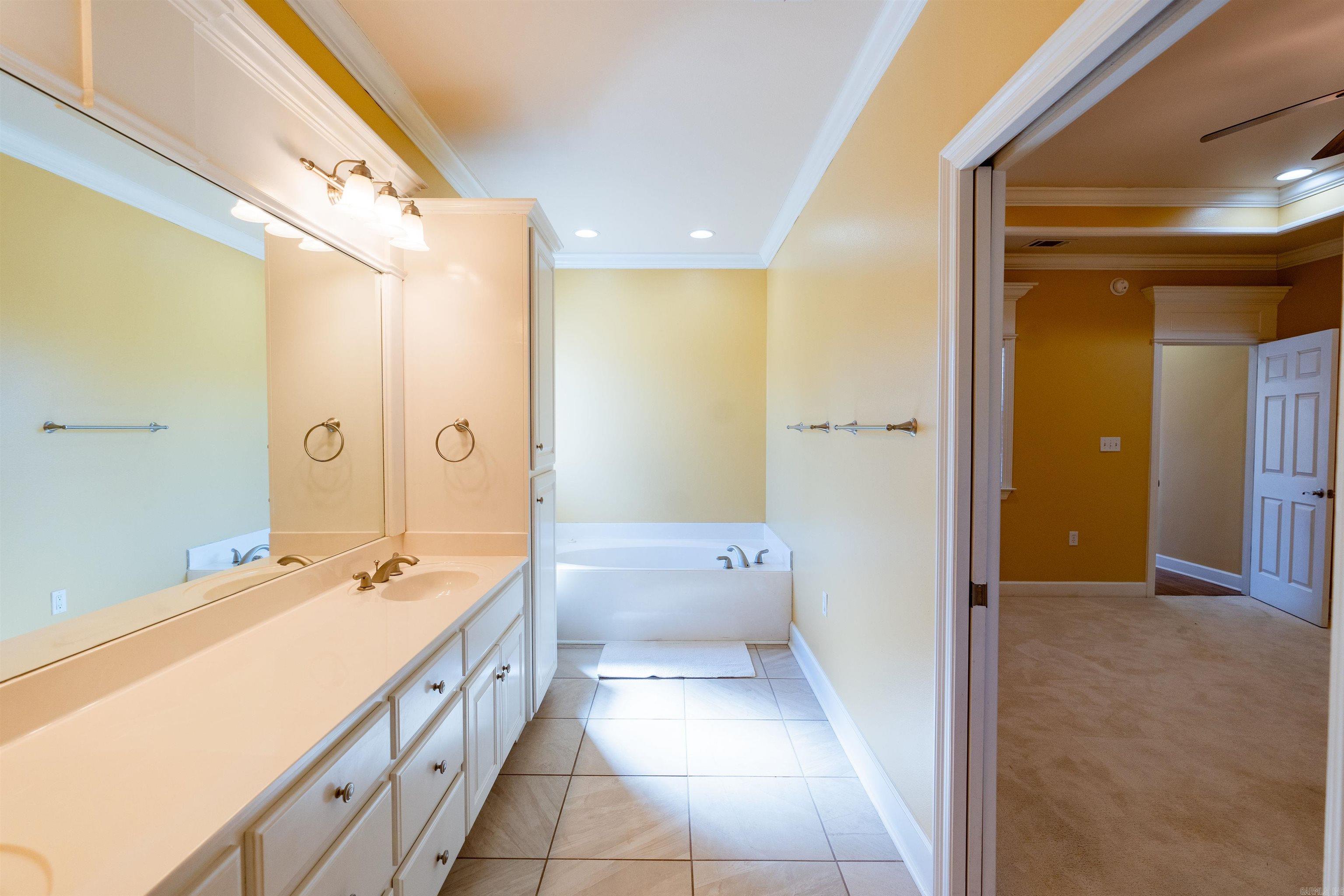 2306 Saxony Boulevard