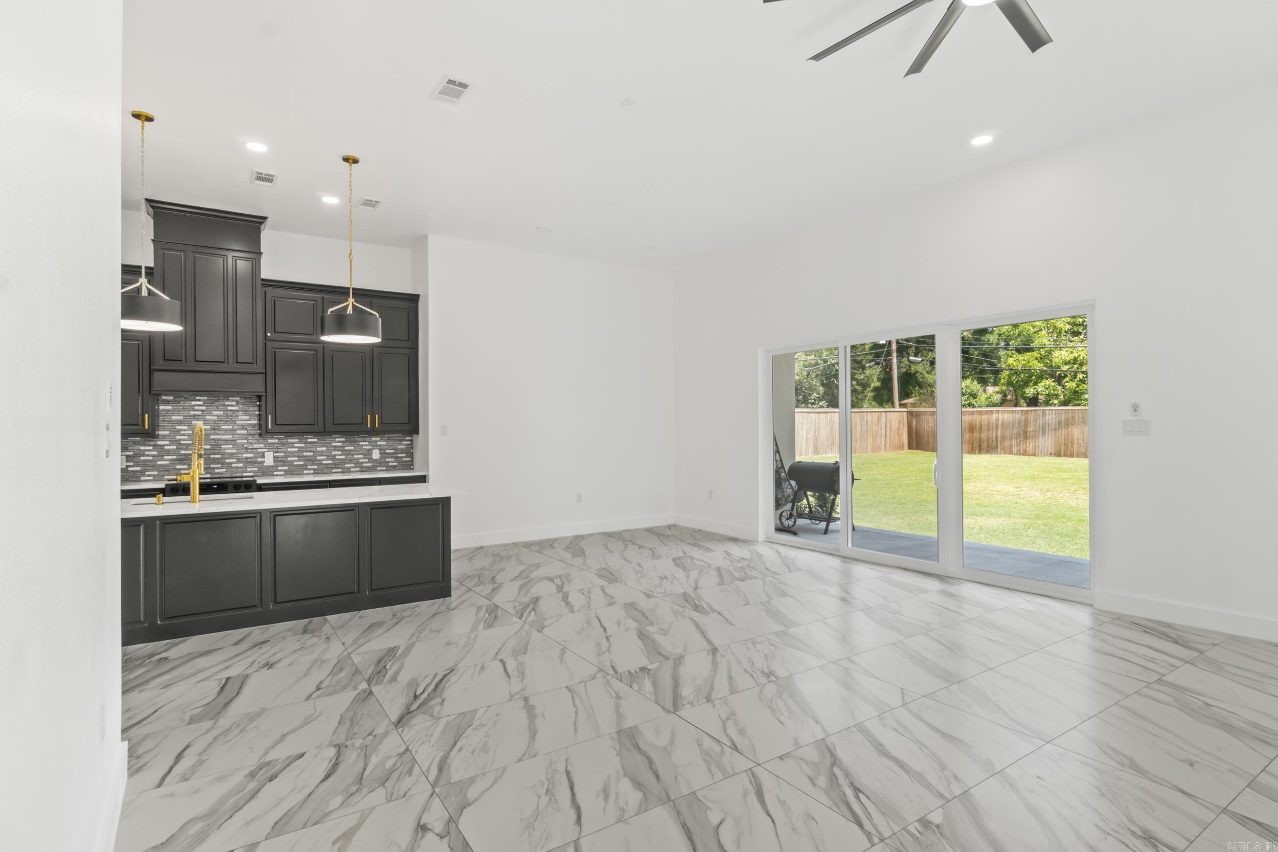 203 N Jeff Davis Avenue