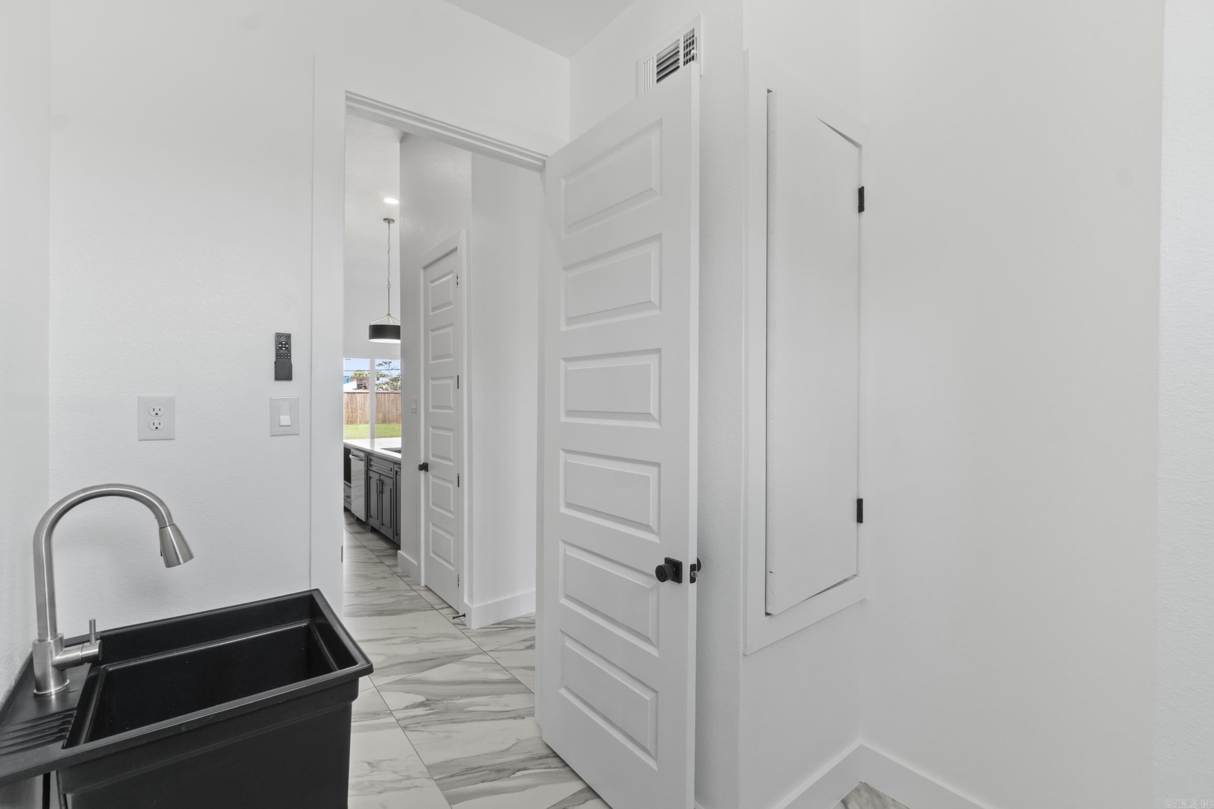 203 N Jeff Davis Avenue