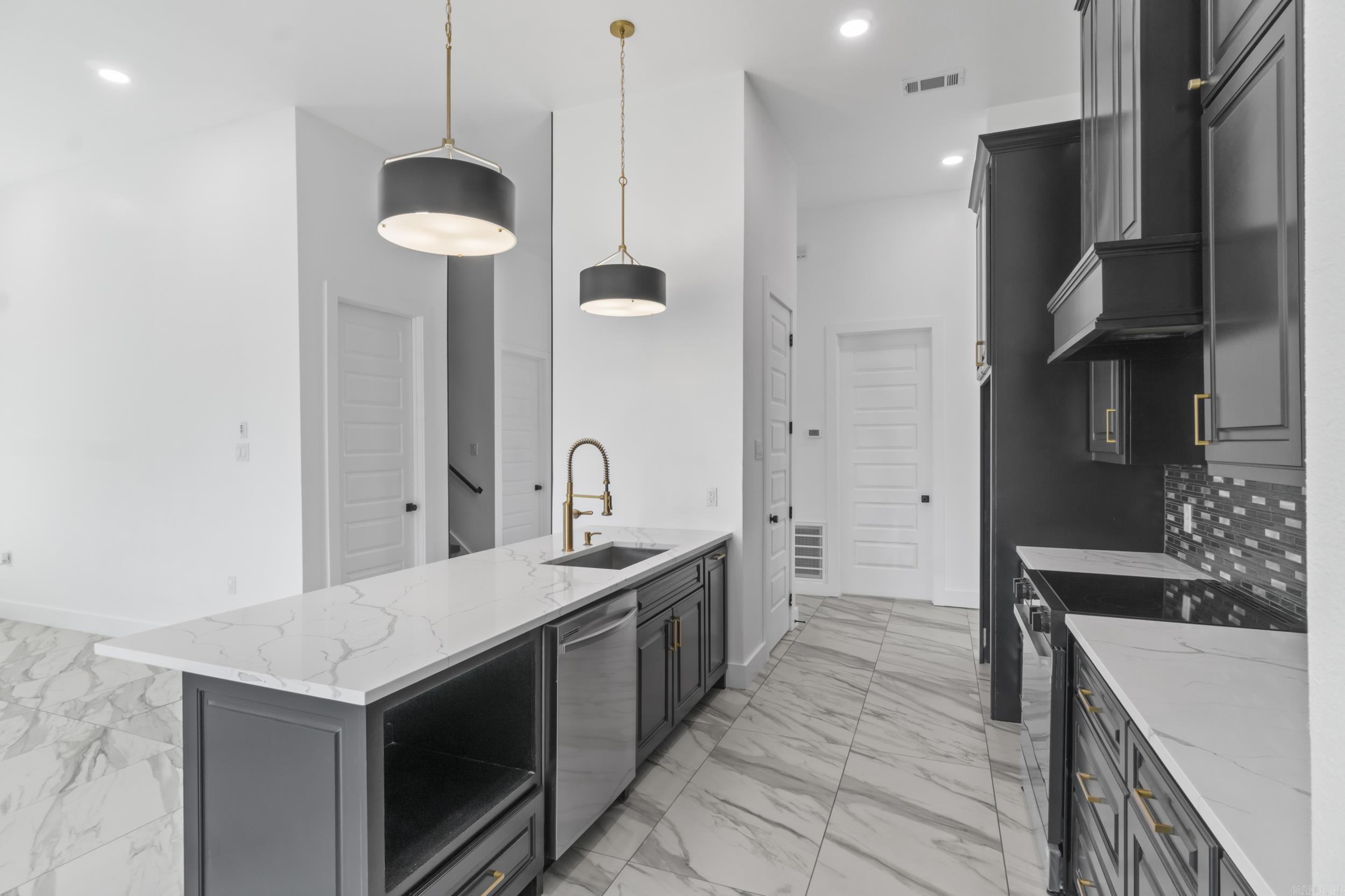 203 N Jeff Davis Avenue