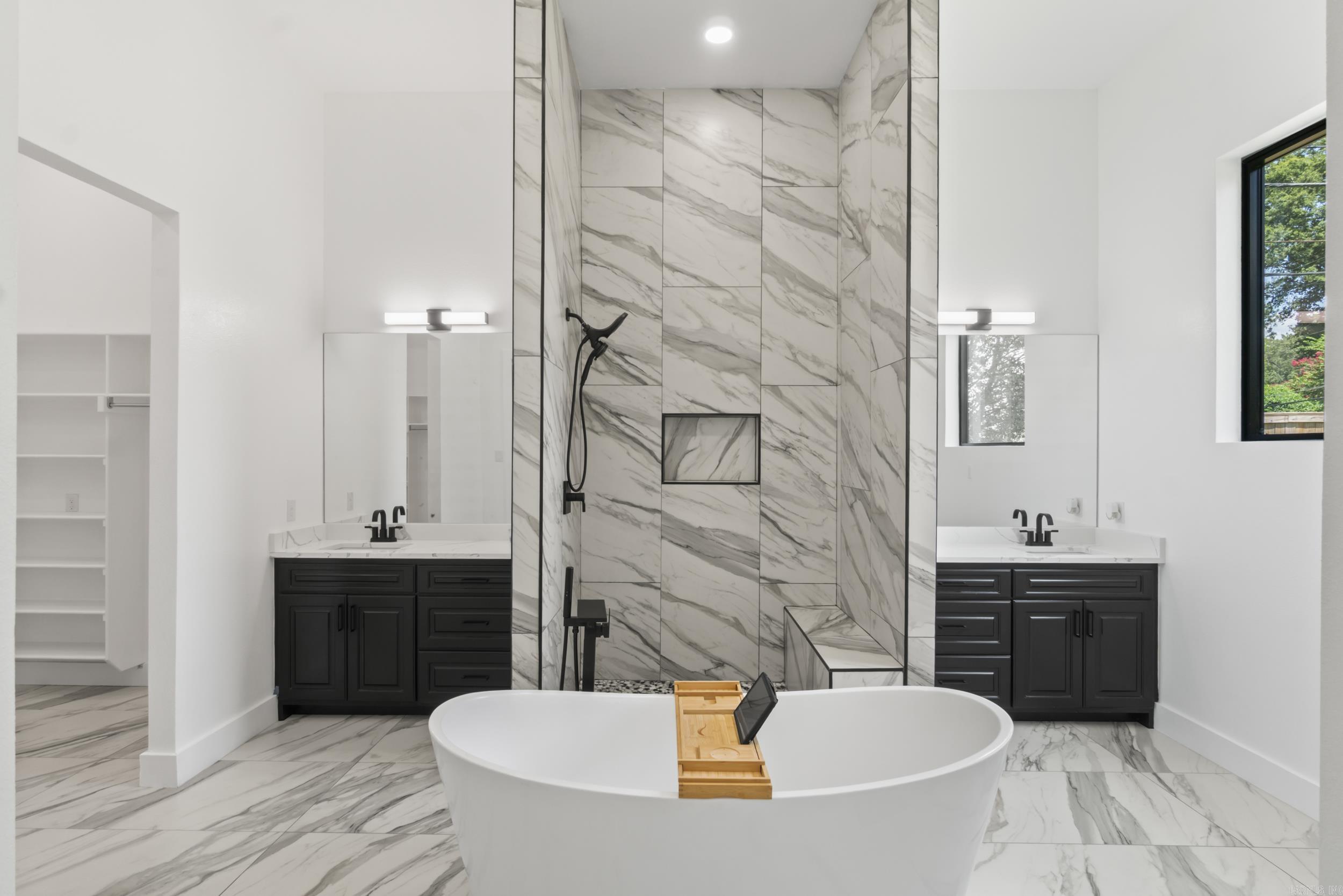 203 N Jeff Davis Avenue