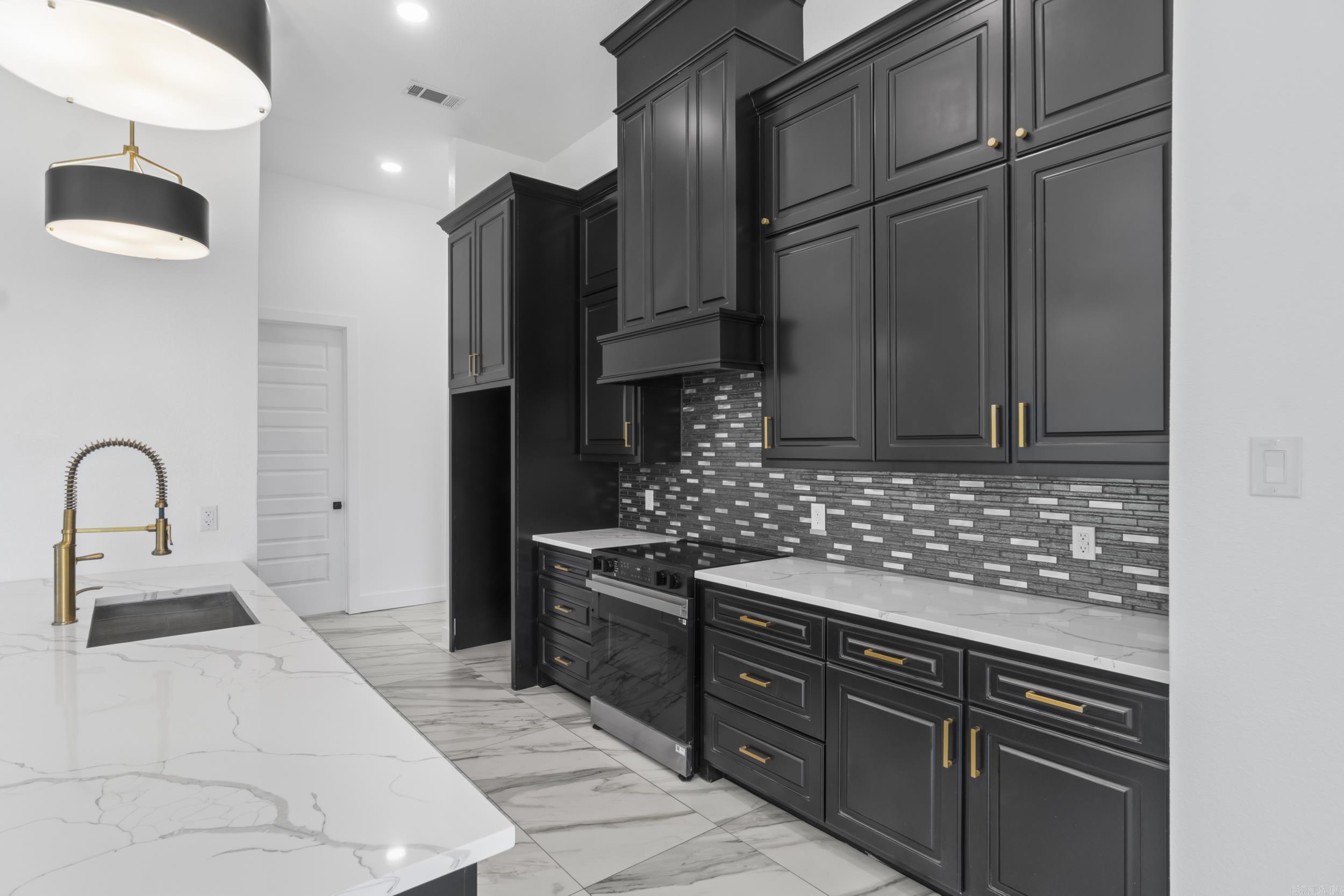 203 N Jeff Davis Avenue