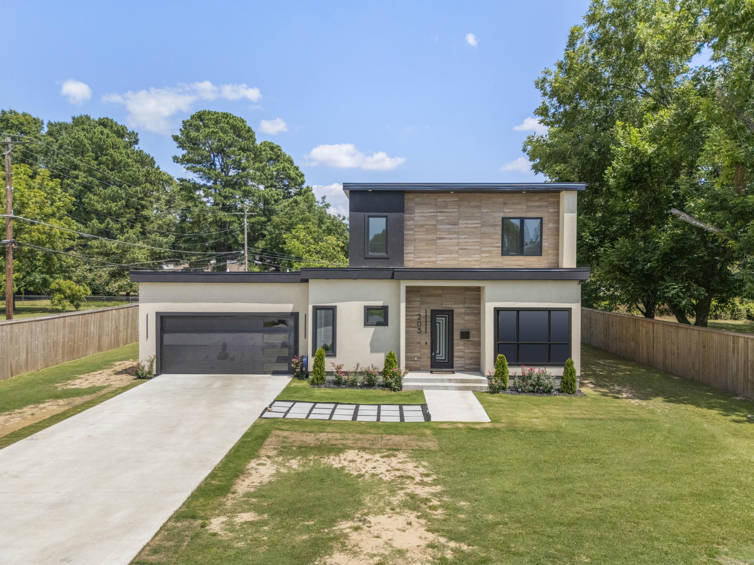 203 N Jeff Davis Avenue