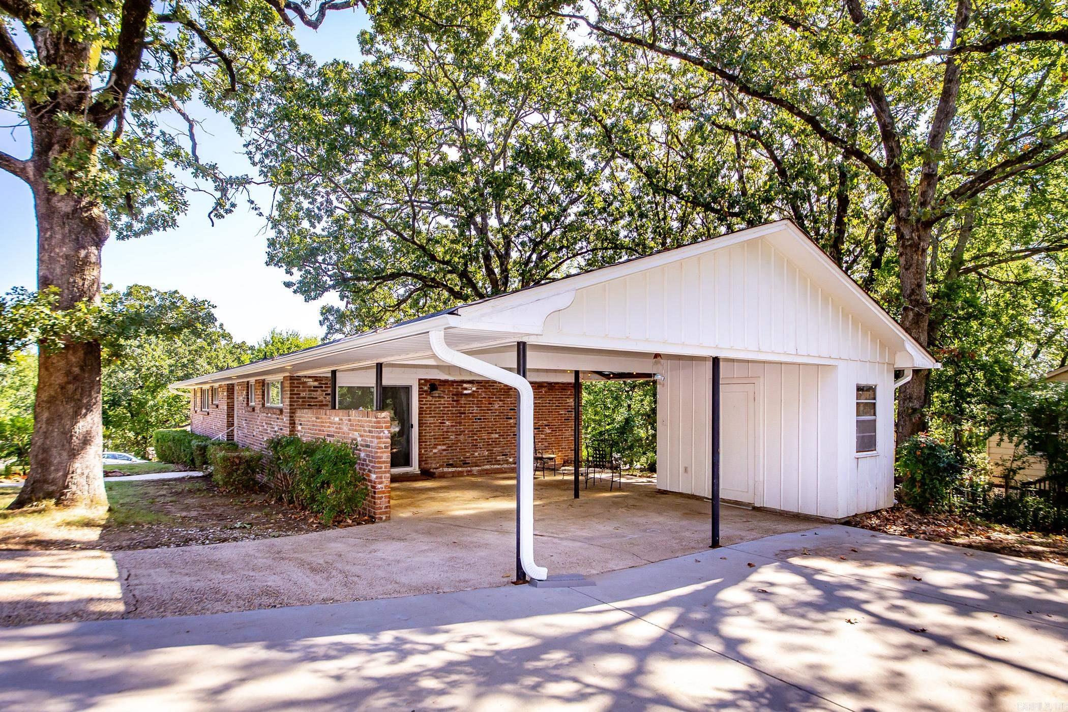 3700 N Cedar