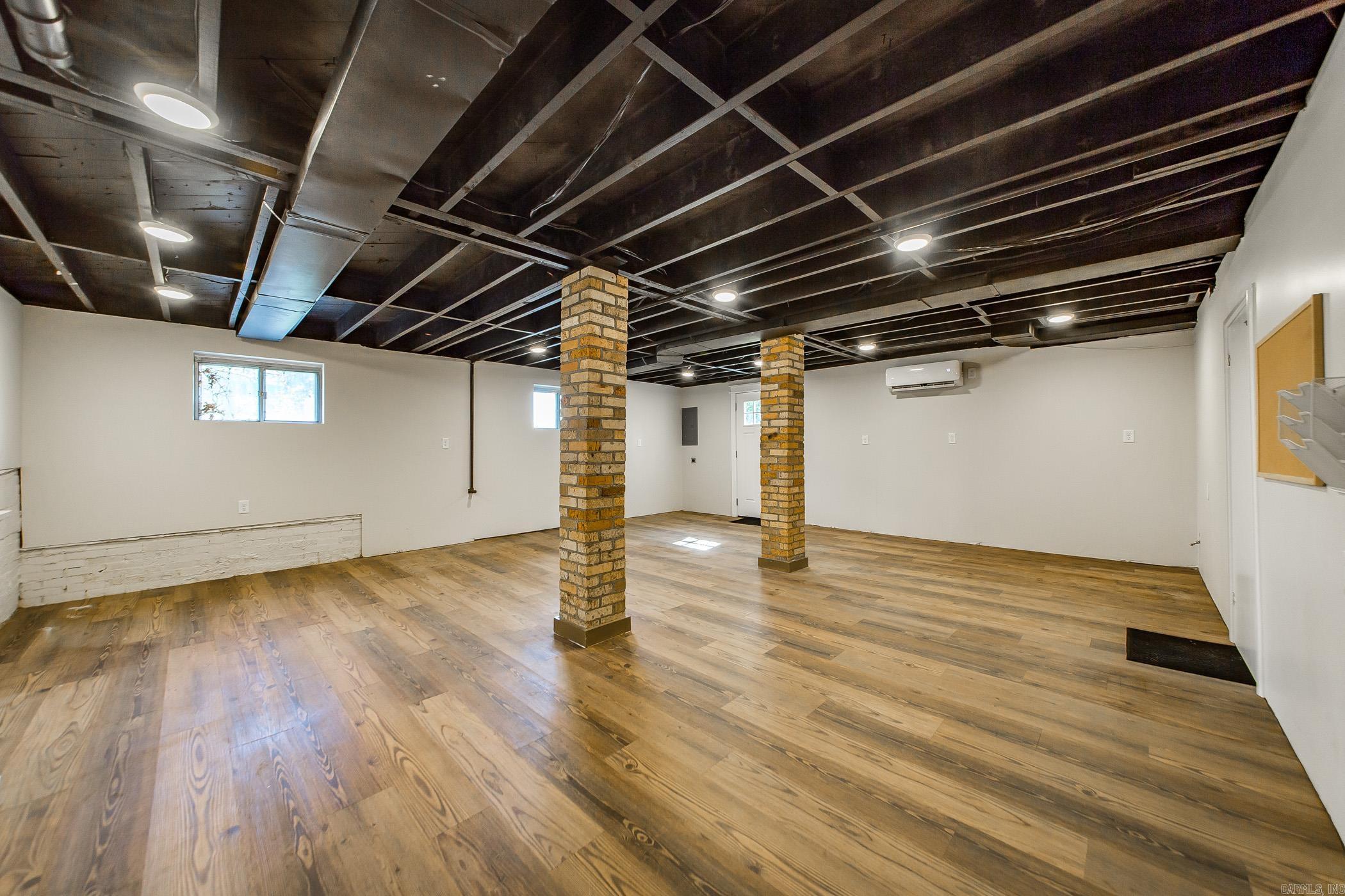 3700 N Cedar