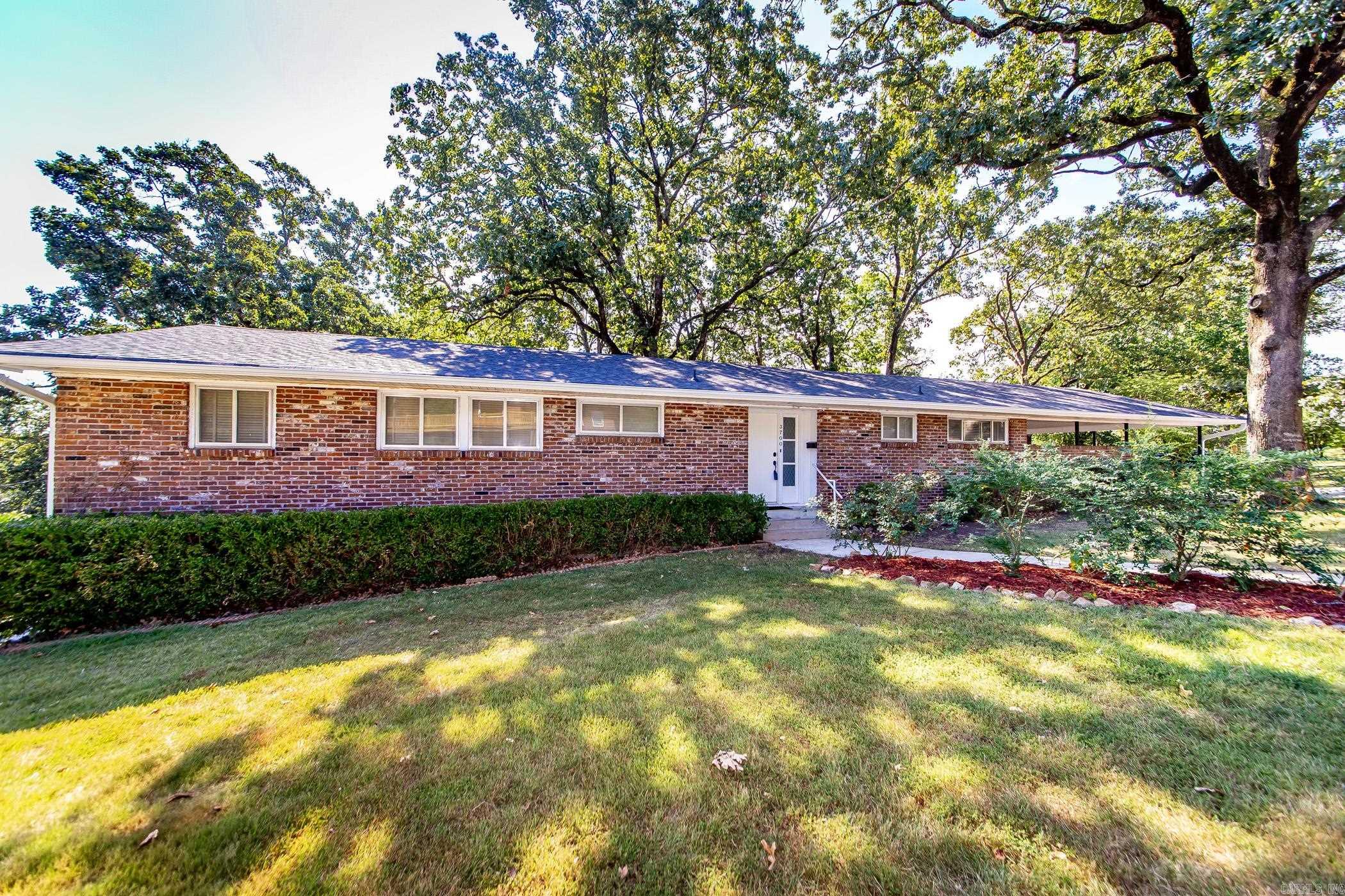 3700 N Cedar