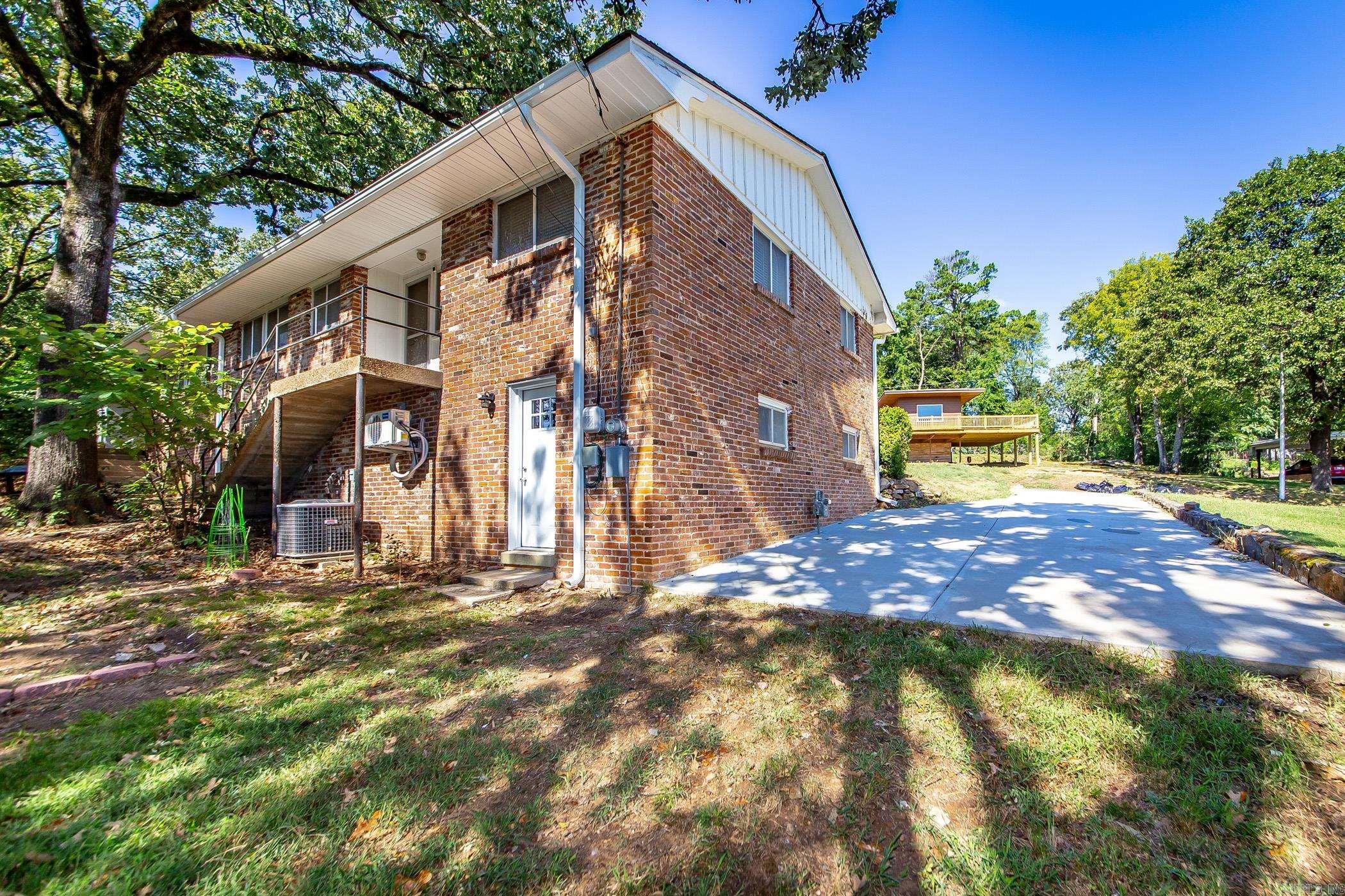 3700 N Cedar