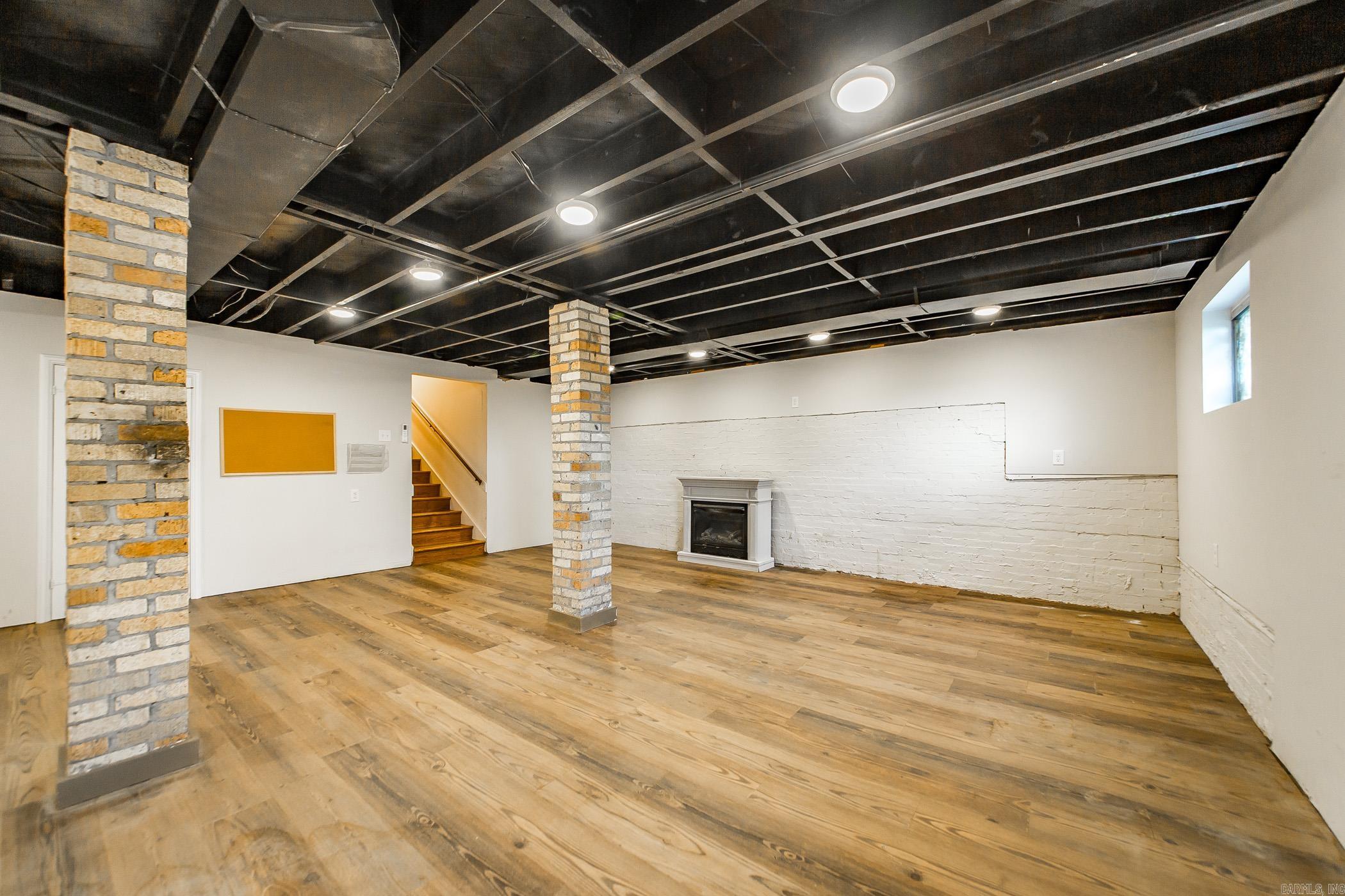 3700 N Cedar
