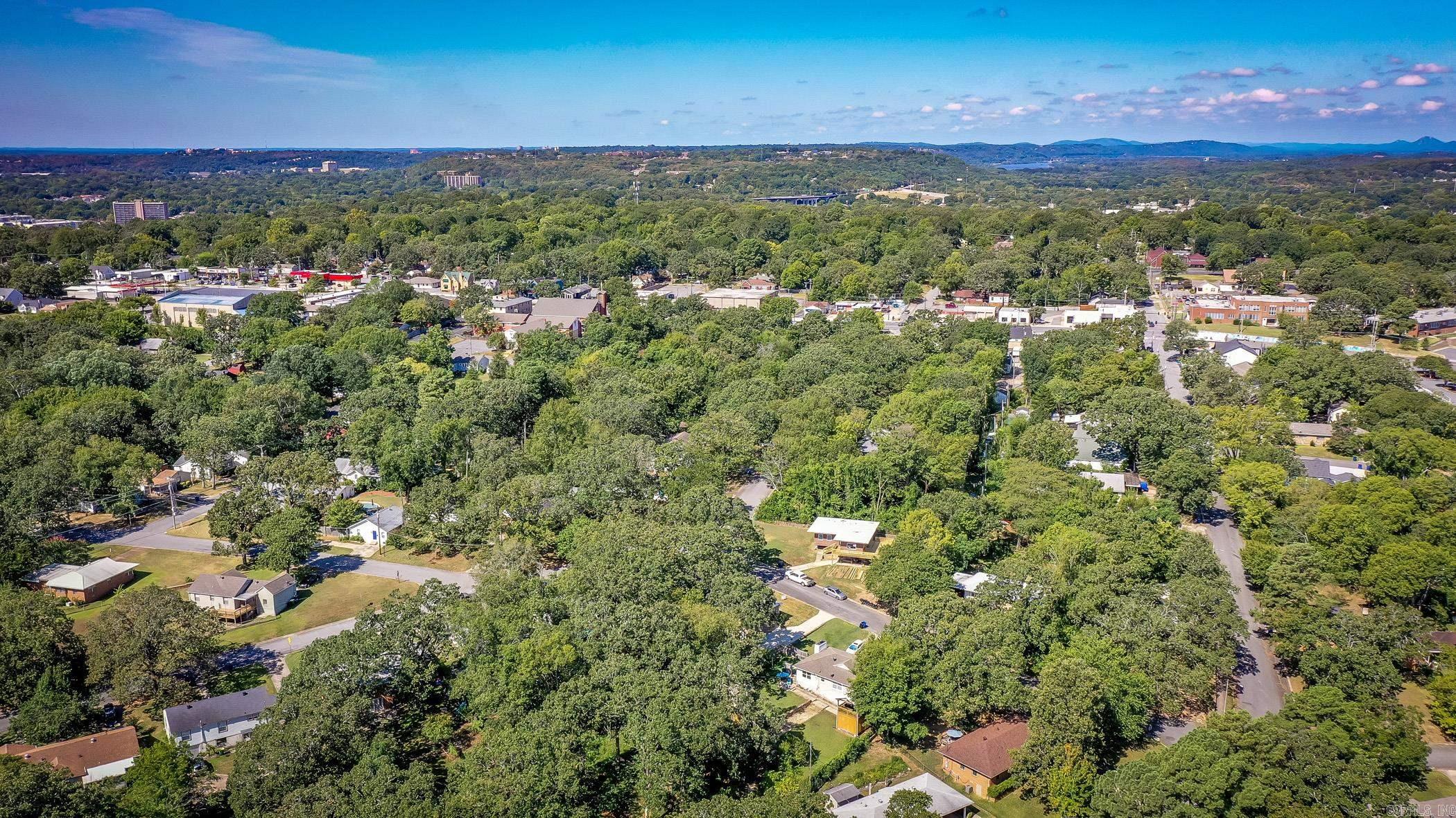 3700 N Cedar