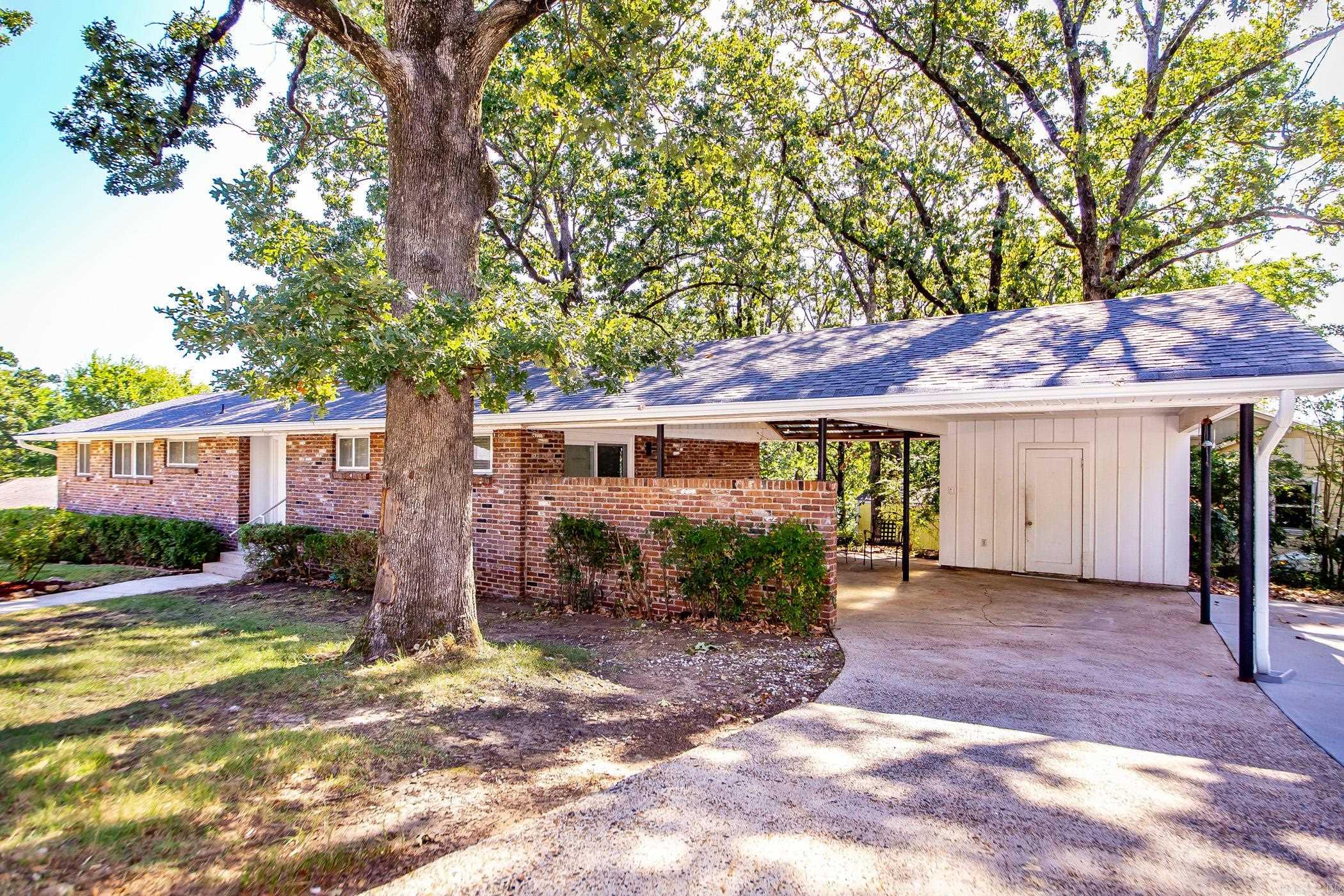 3700 N Cedar