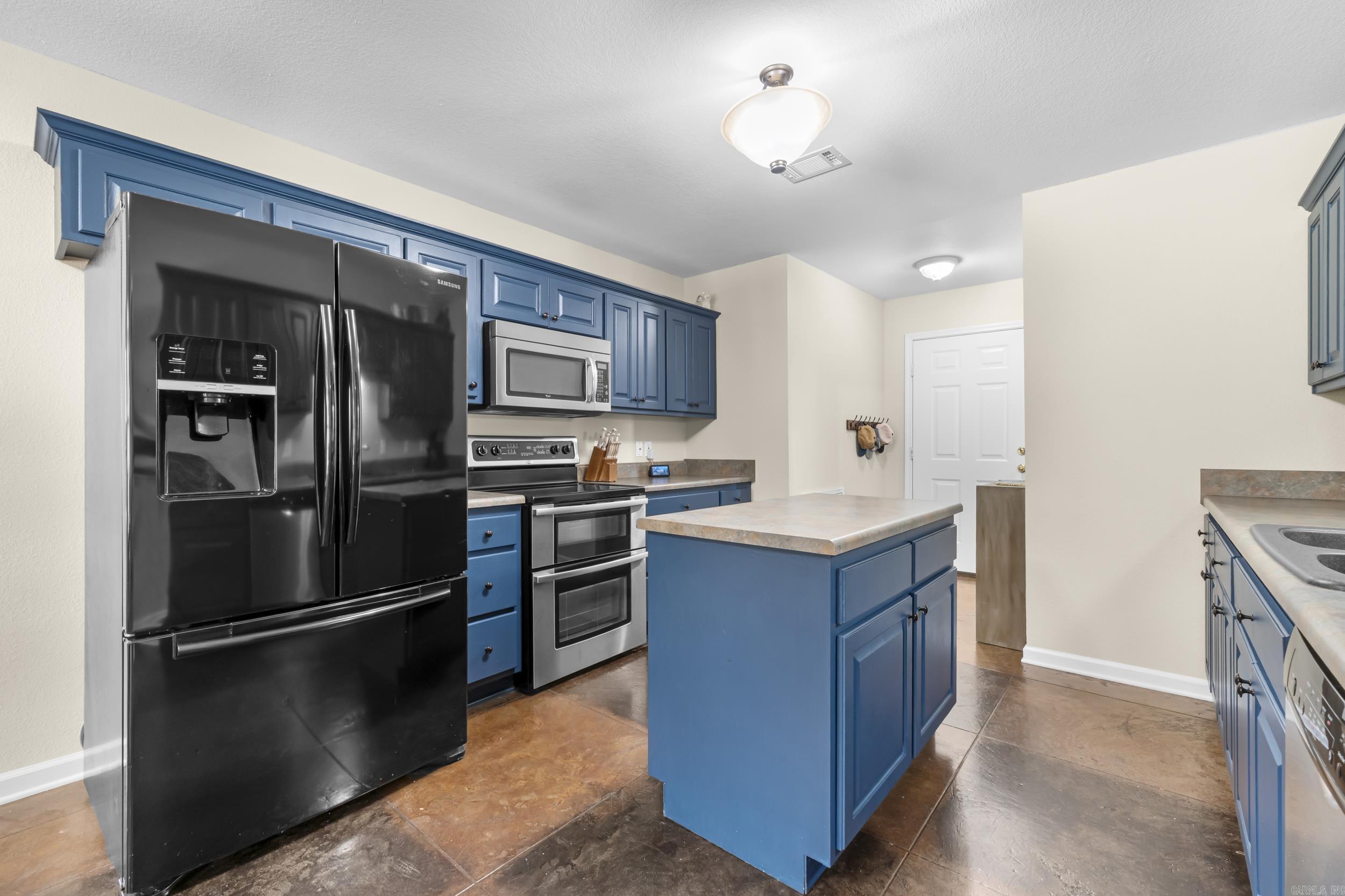 115 Charles Thomas Boulevard