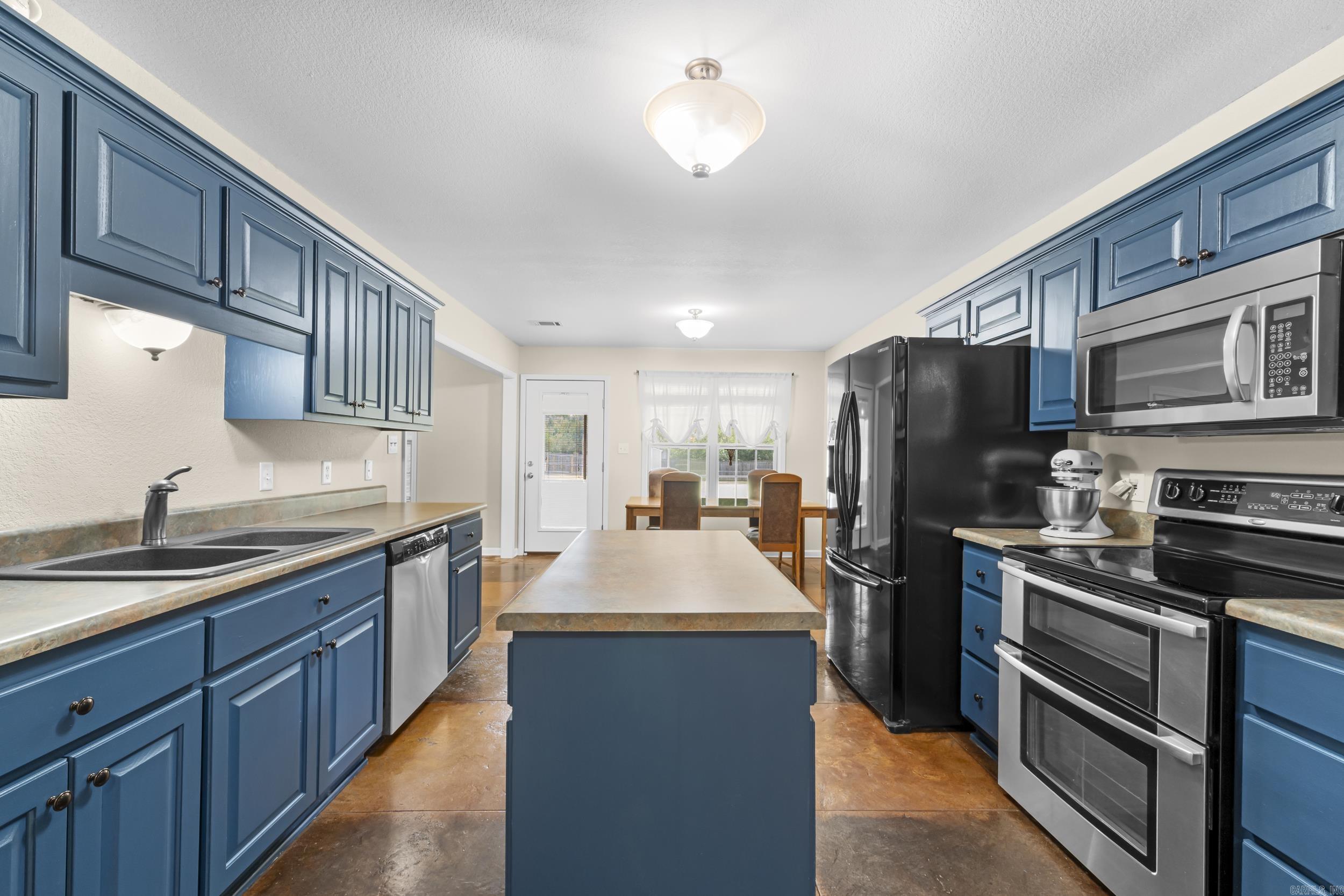 115 Charles Thomas Boulevard