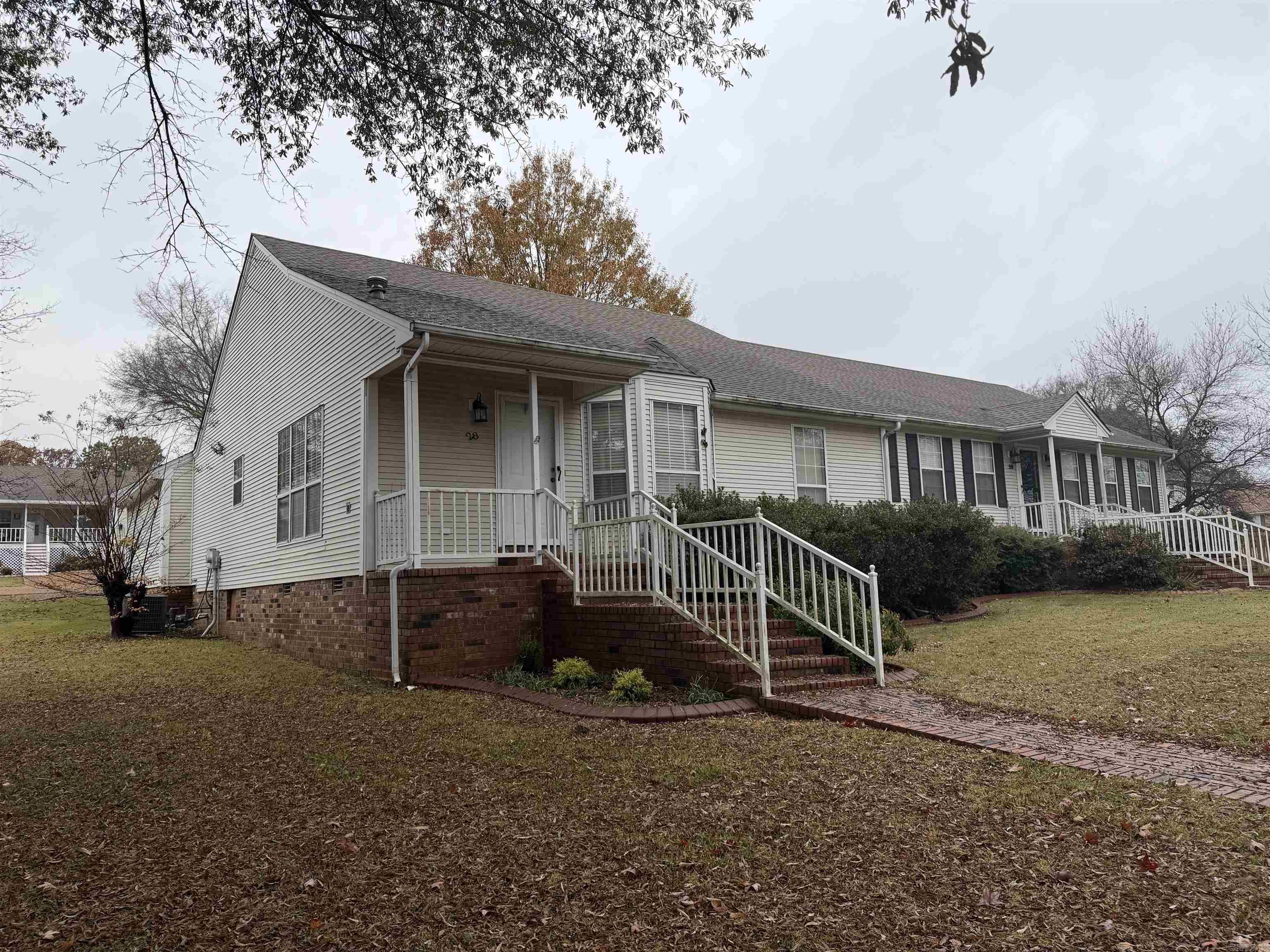 28 River Oaks Trace
