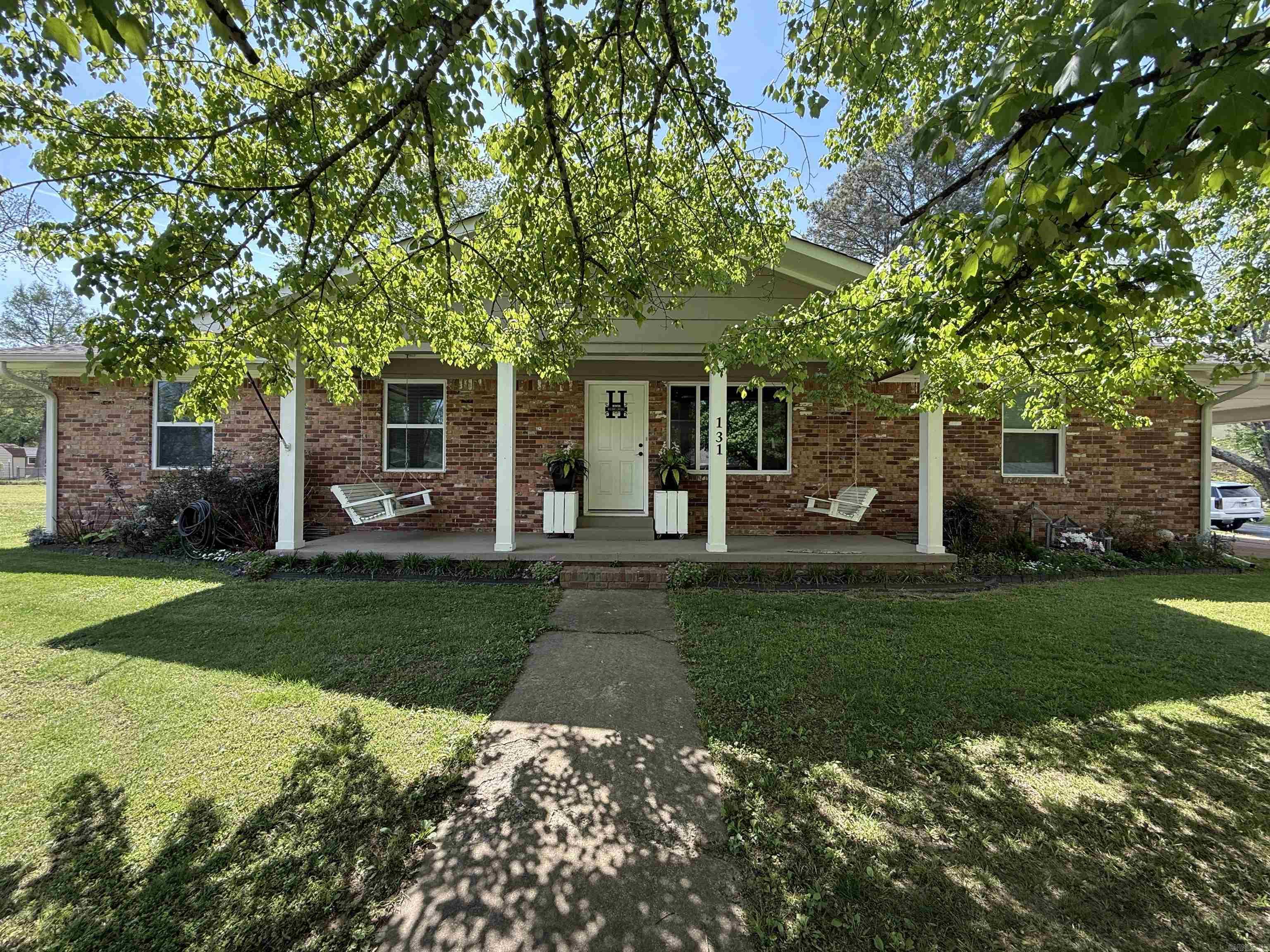 131 Cloverdale Boulevard