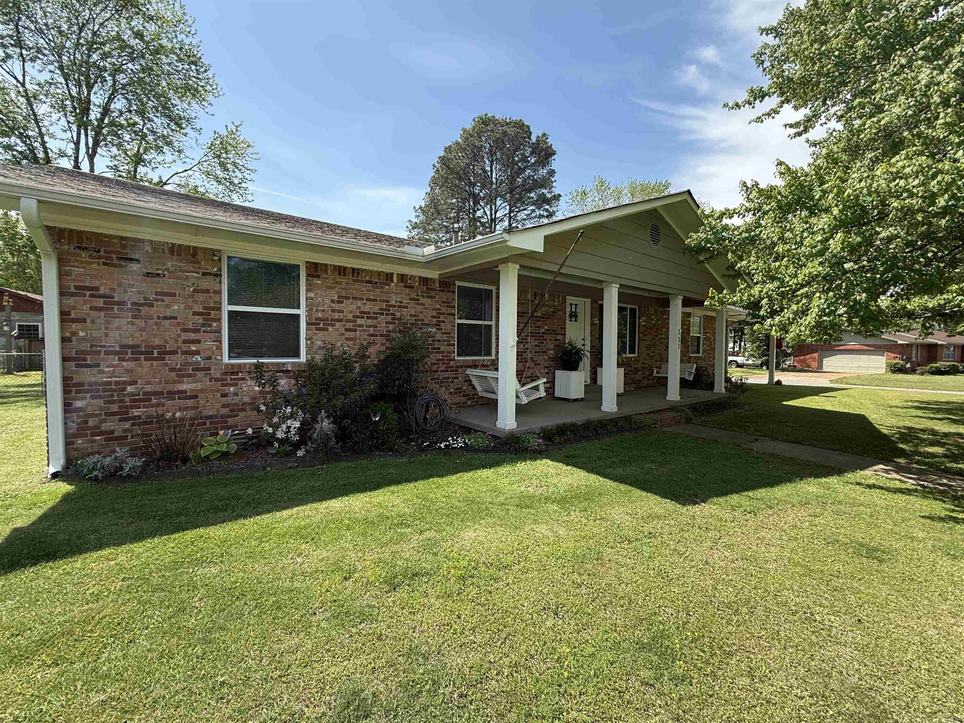 131 Cloverdale Boulevard