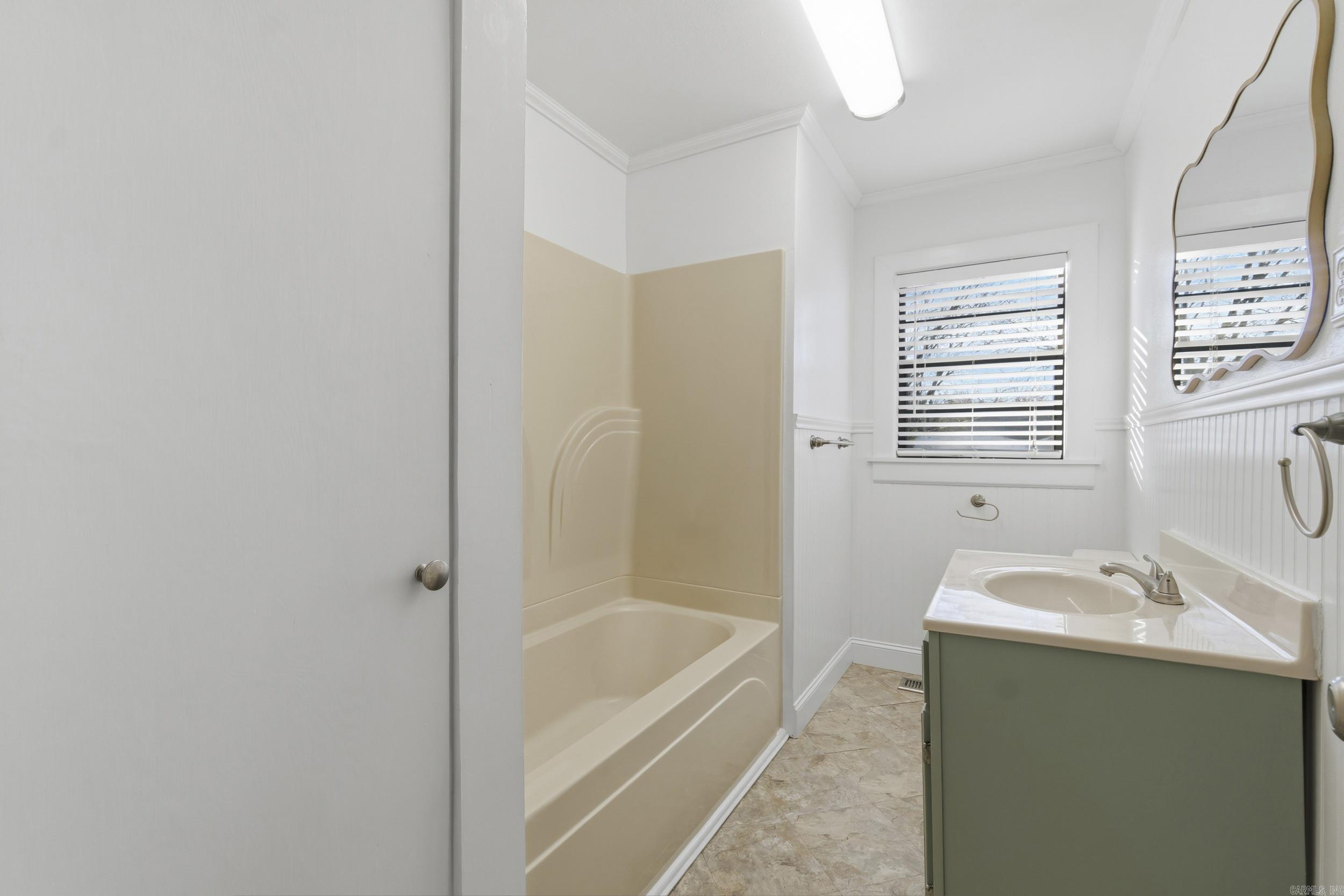 1402 W Center Avenue