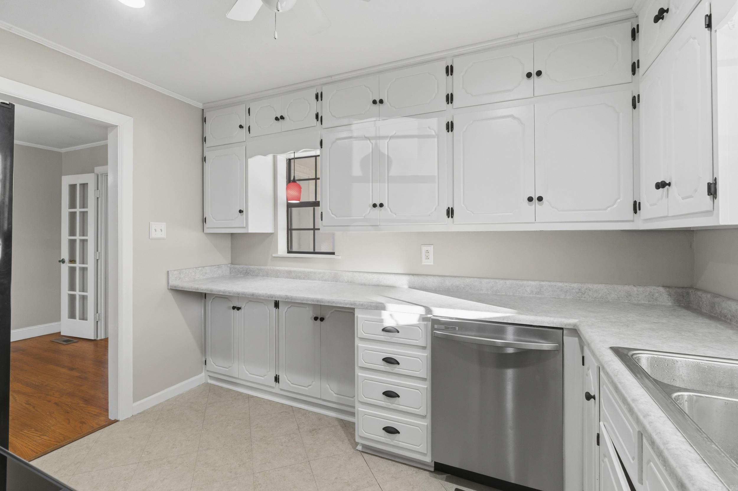 1402 W Center Avenue