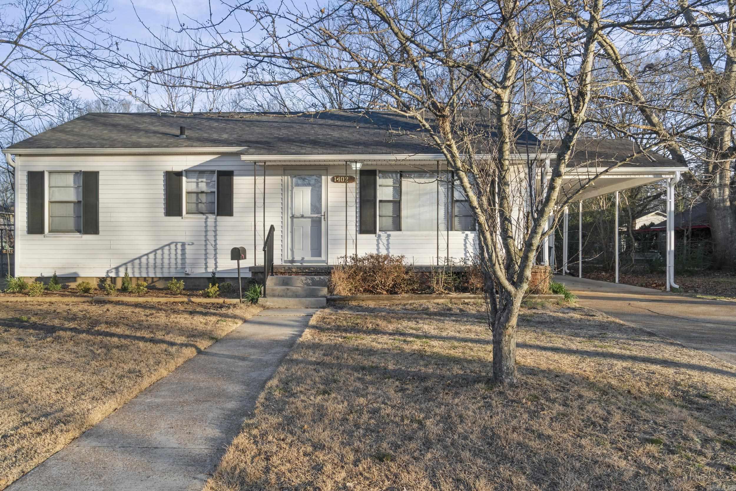 1402 W Center Avenue