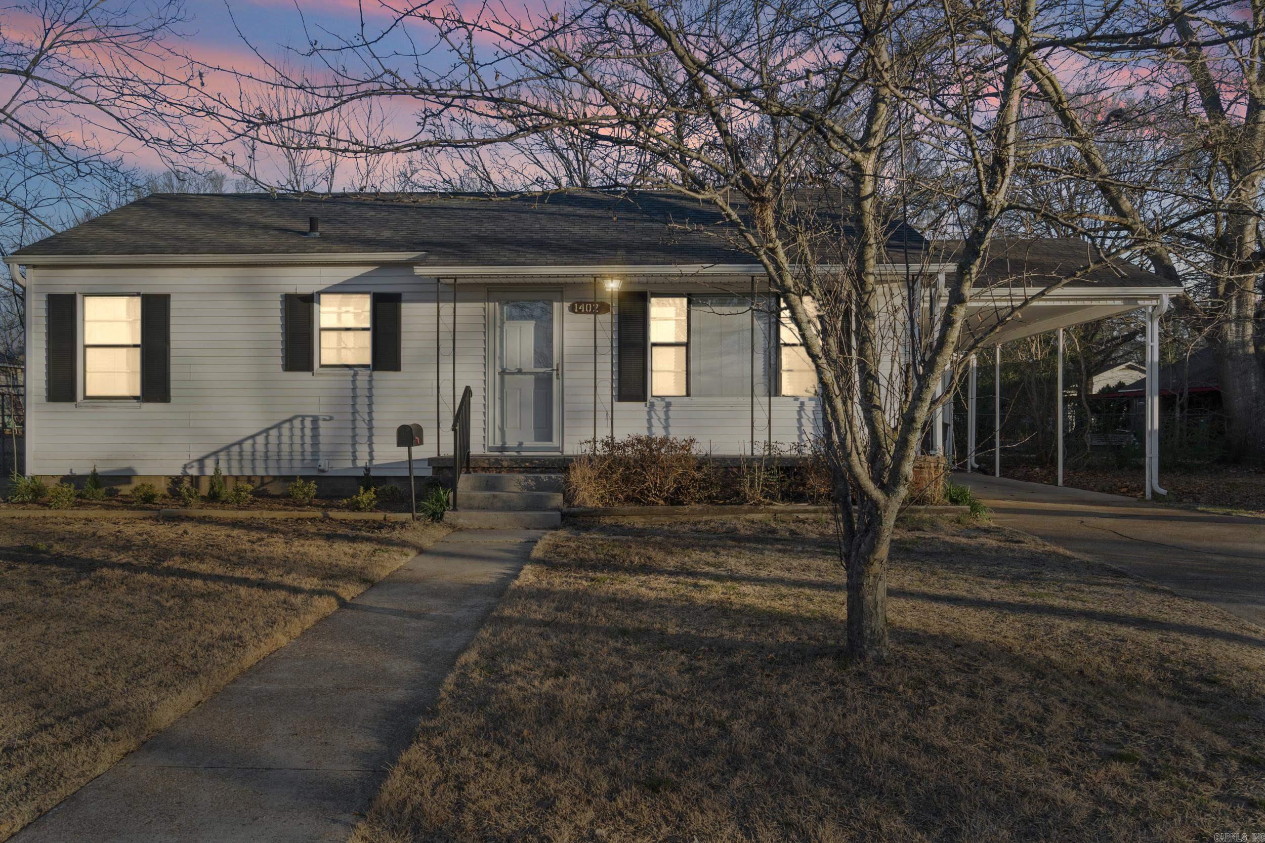 1402 W Center Avenue