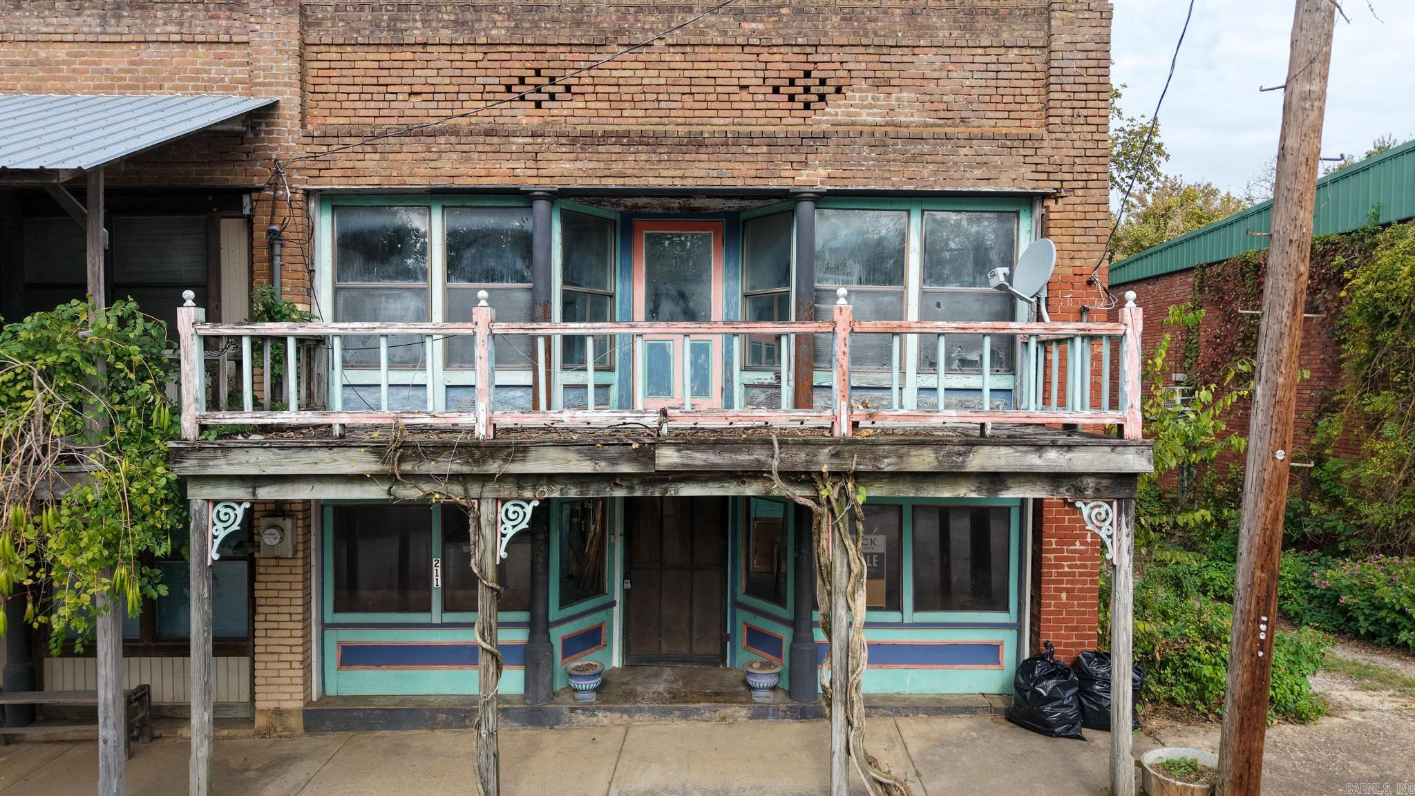 211 Oak Street