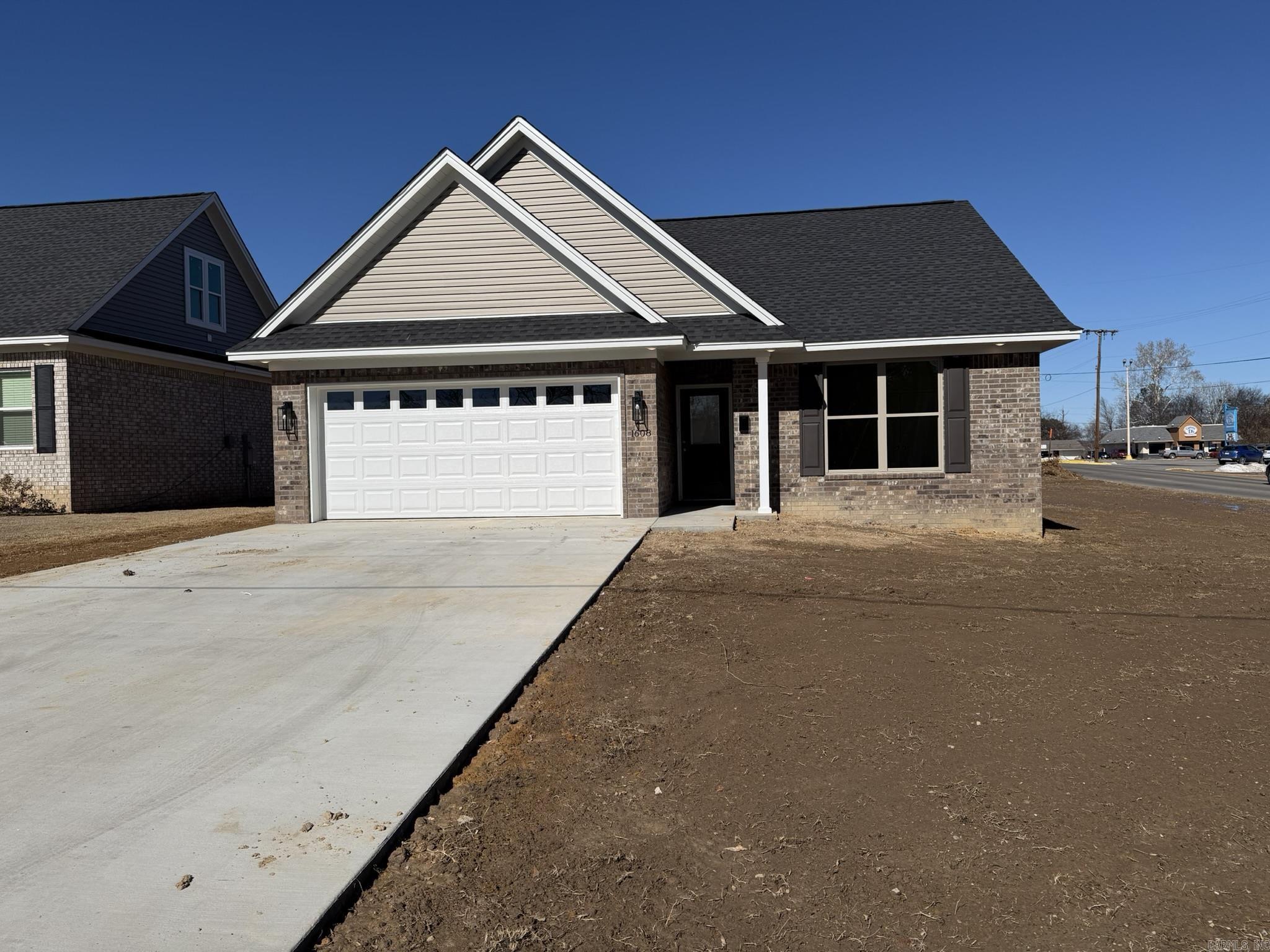 1608 E Market Avenue