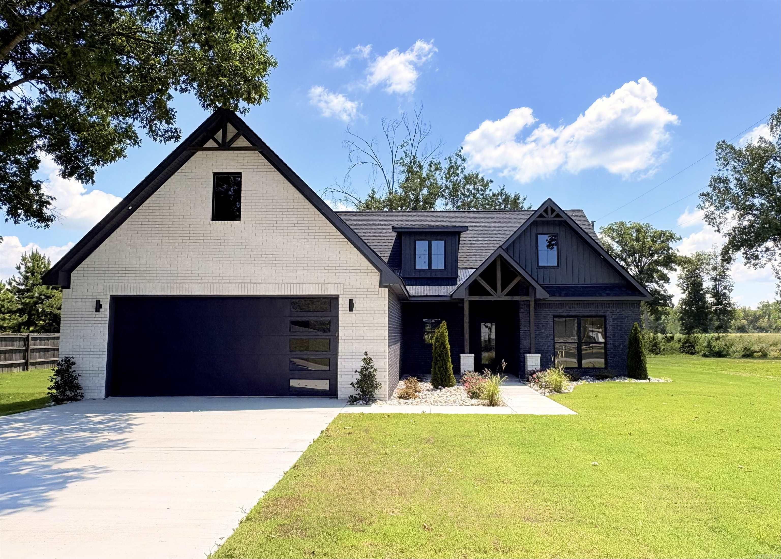1947 Lakeview Drive