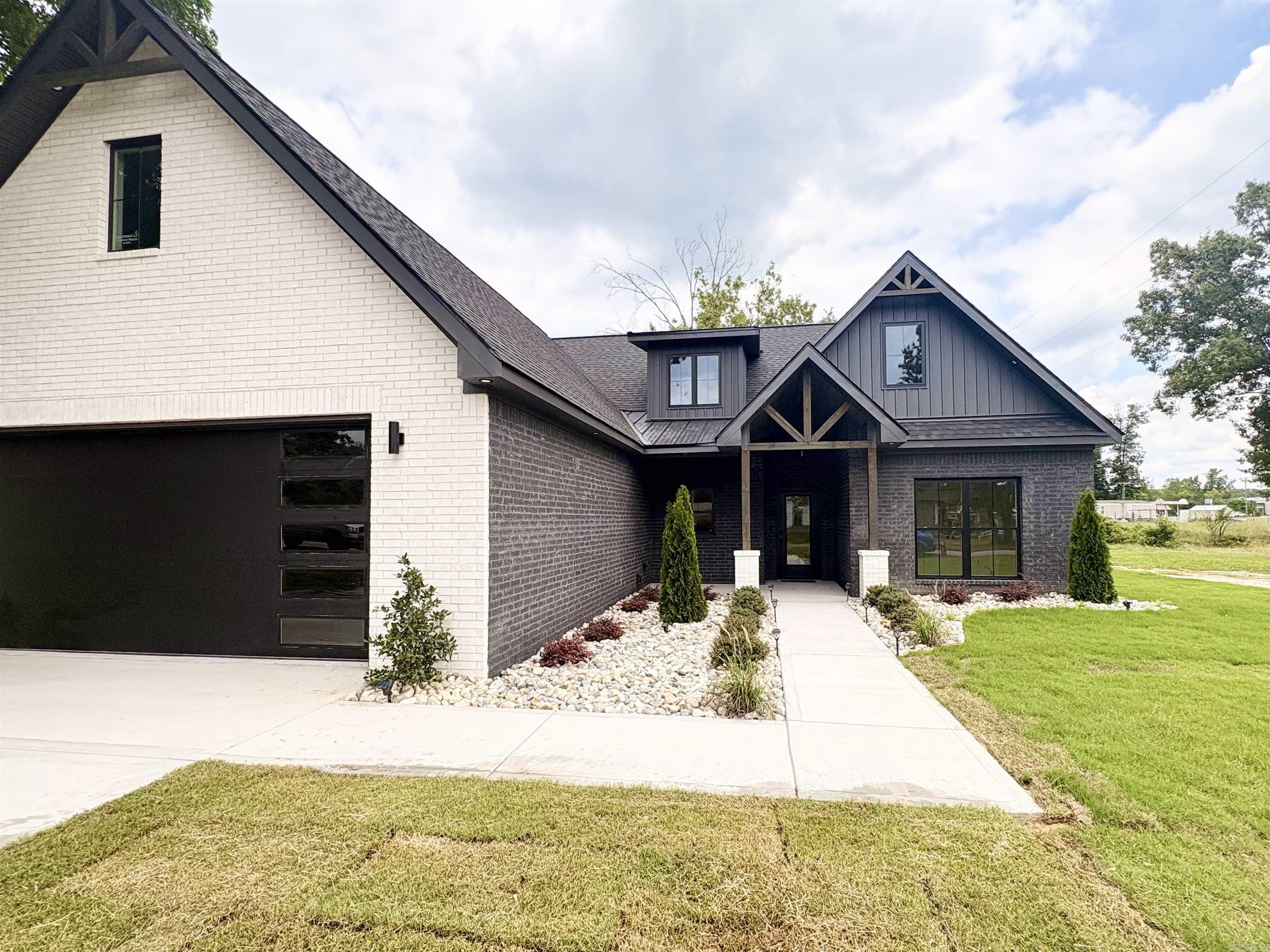 1947 Lakeview Drive