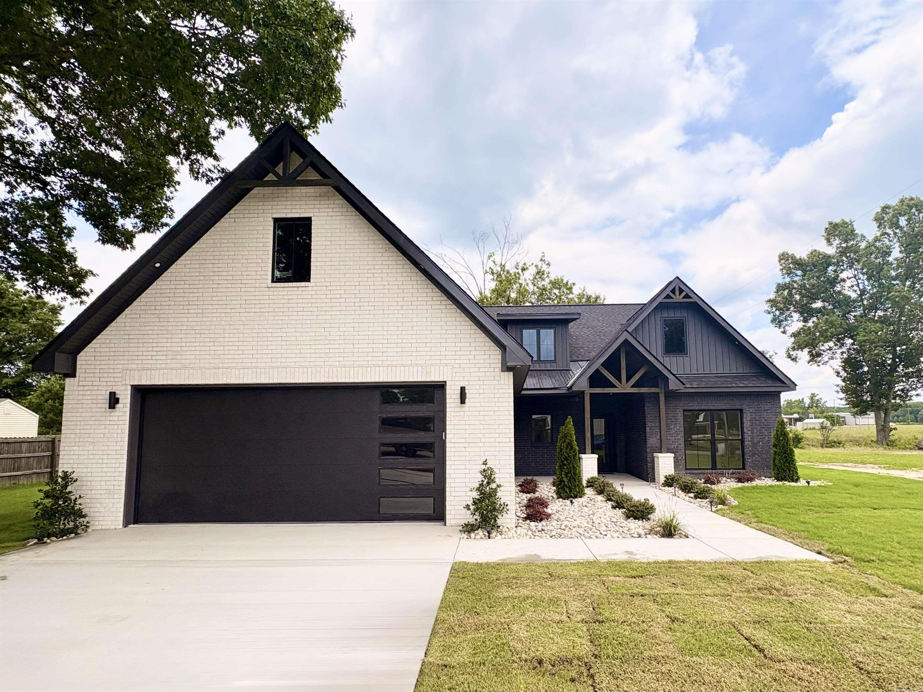 1947 Lakeview Drive