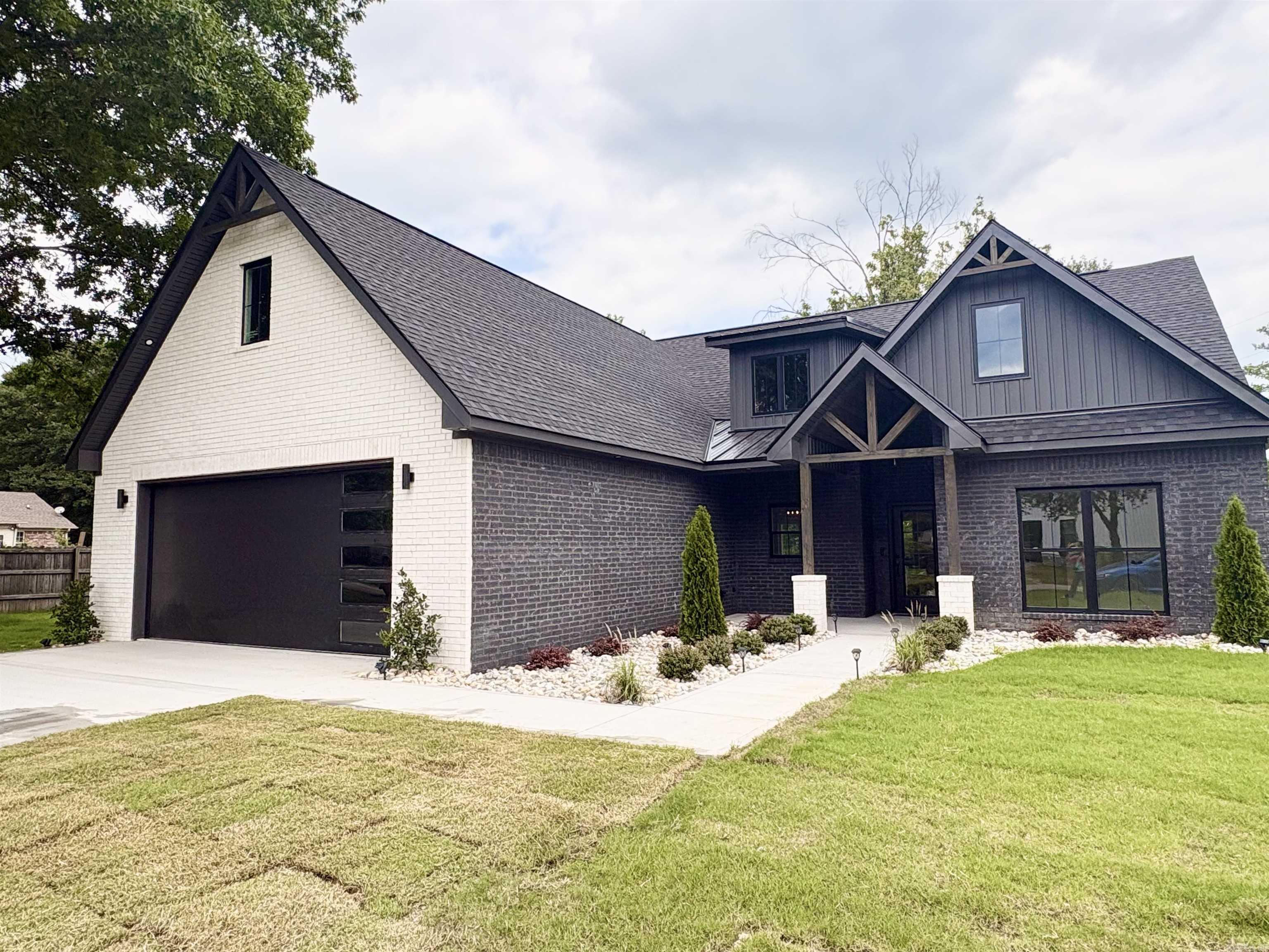 1947 Lakeview Drive