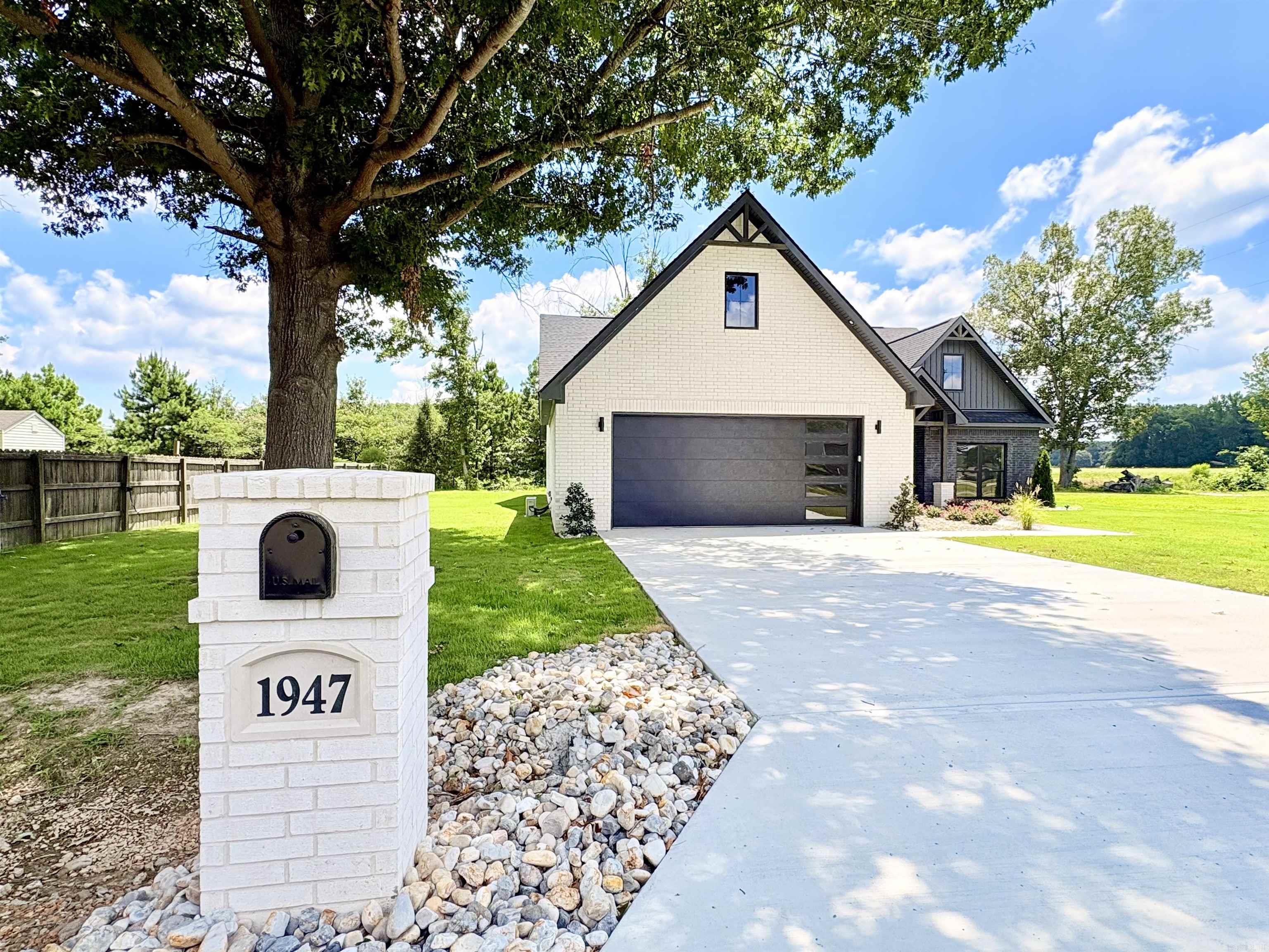1947 Lakeview Drive