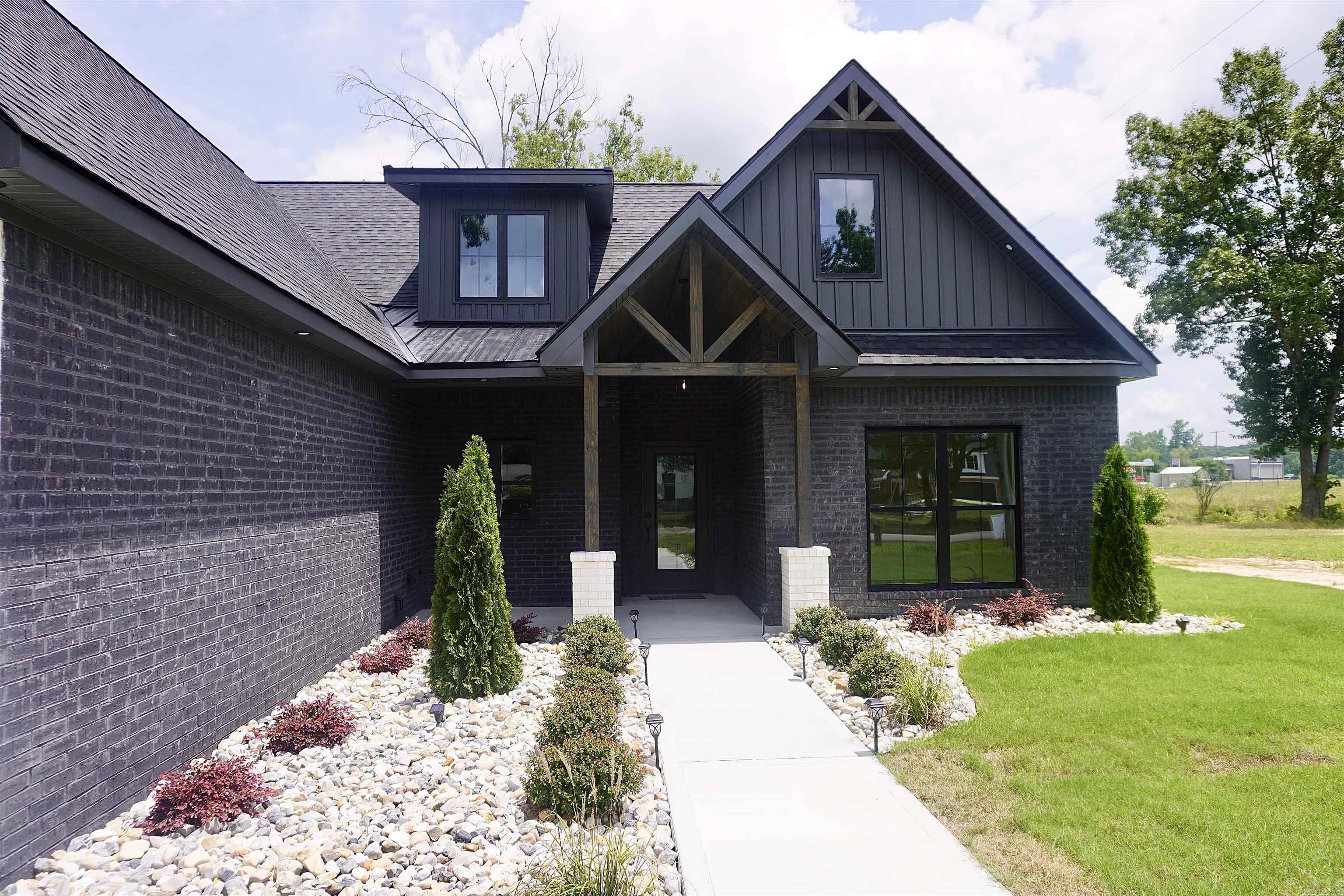 1947 Lakeview Drive