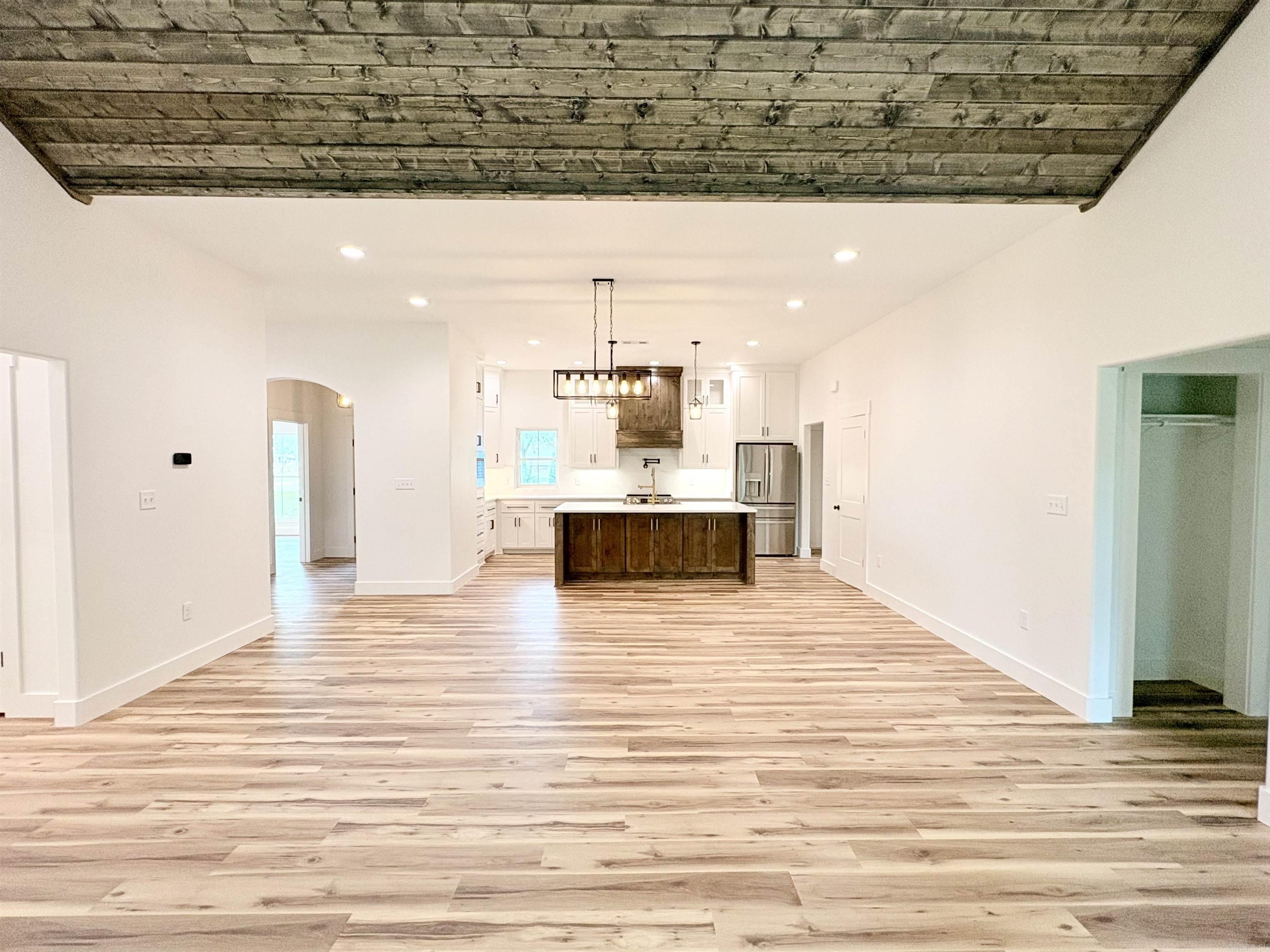 1947 Lakeview Drive