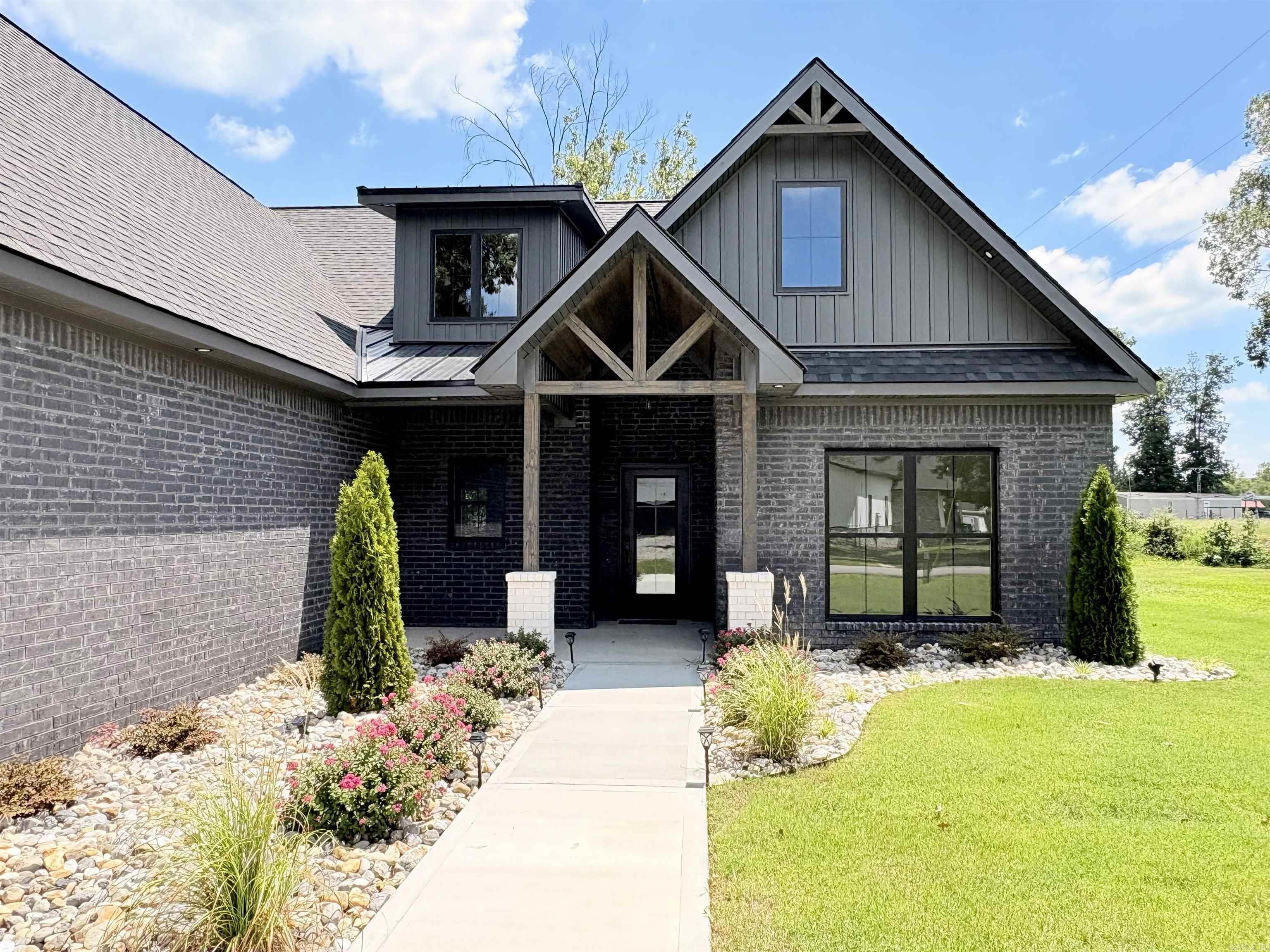 1947 Lakeview Drive