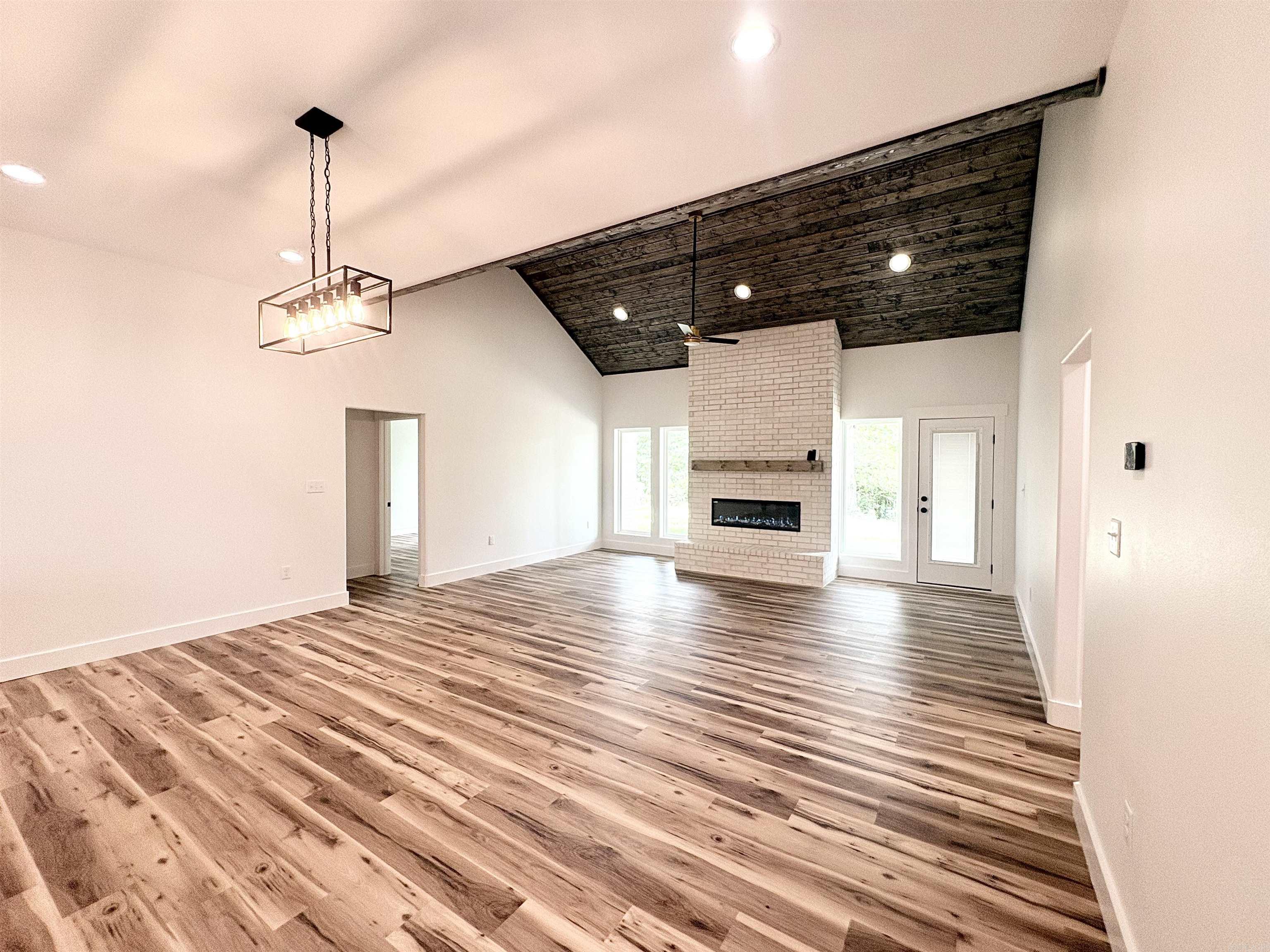 1947 Lakeview Drive